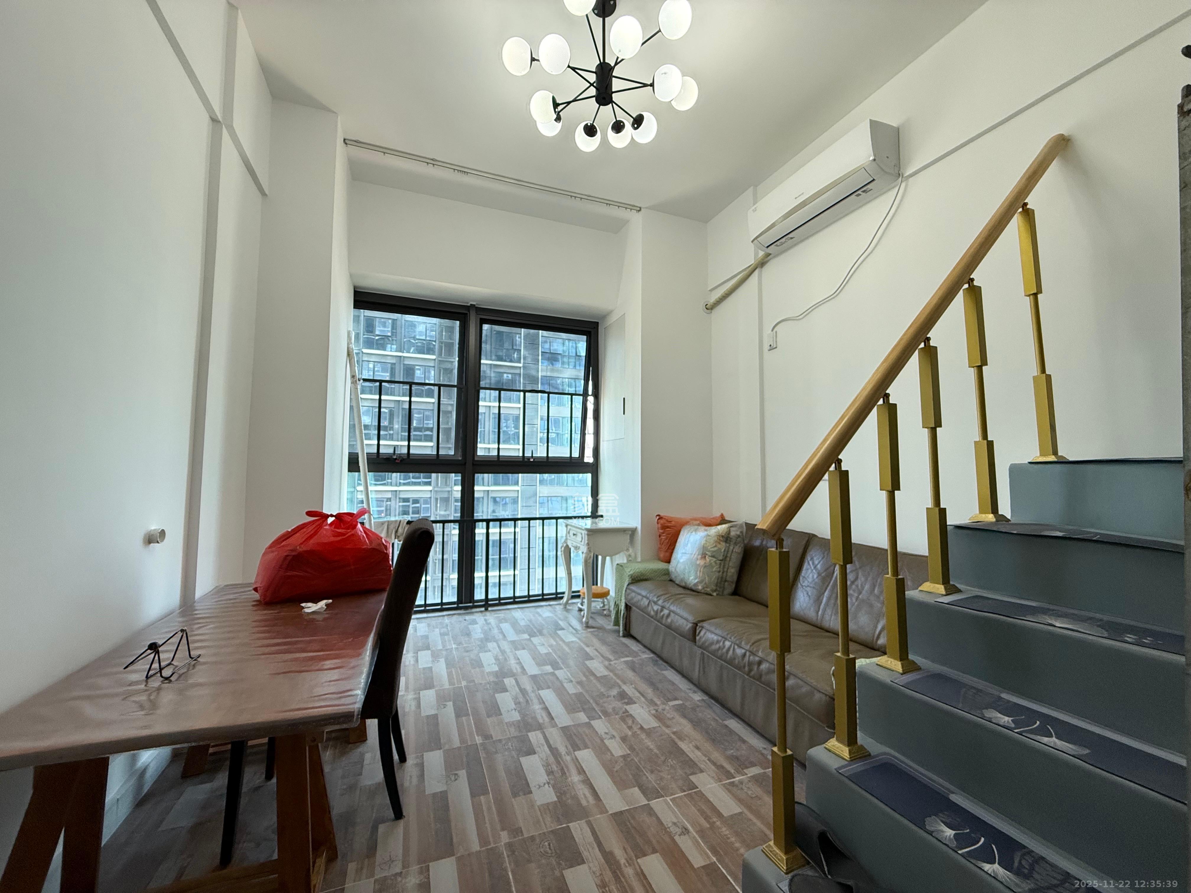 绿地商务广场  1室1厅1卫    2000.0元/月室内图