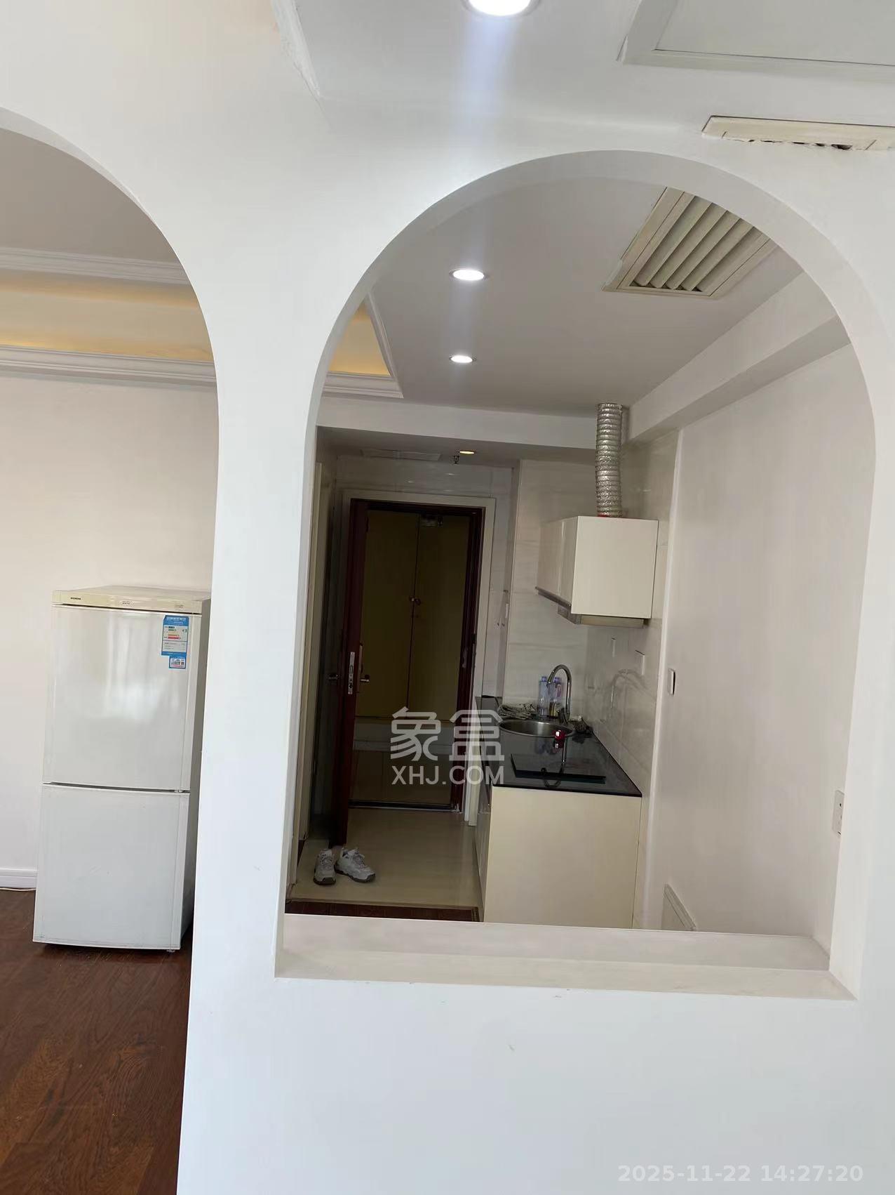 壹号公馆  1室0厅1卫    2000.0元/月室内图