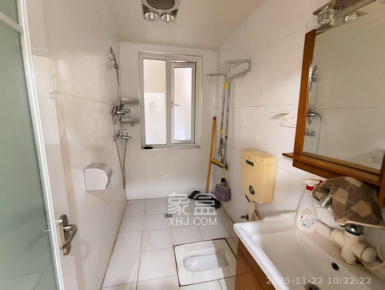 通华天都 1室2厅1卫 2600.0元/月 通华天都 1室2厅1卫 2600.0元/月室内图