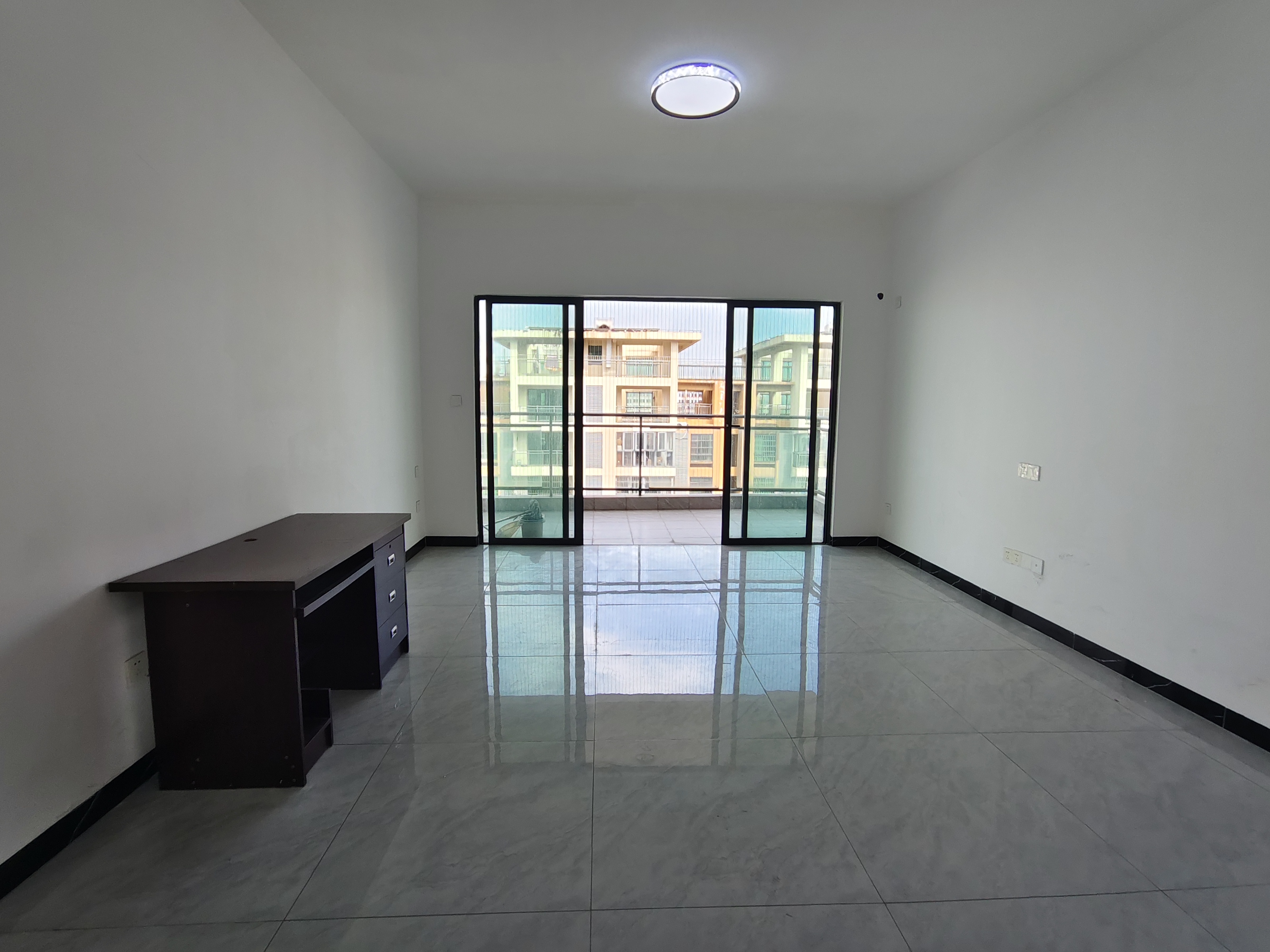 汇水湾  4室2厅2卫    3500.0元/月