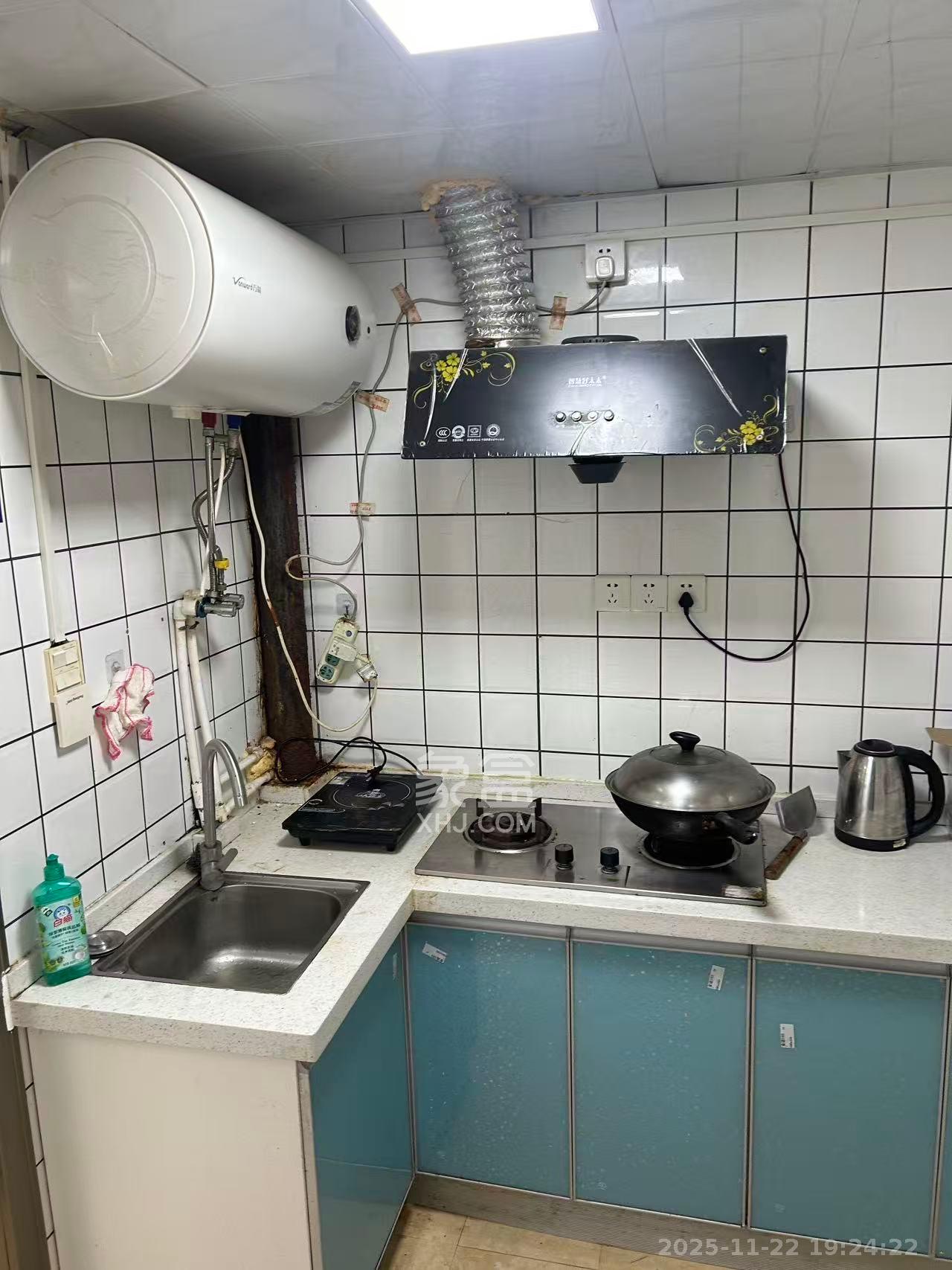 城南路散盘  1室1厅1卫    1500.0元/月室内图