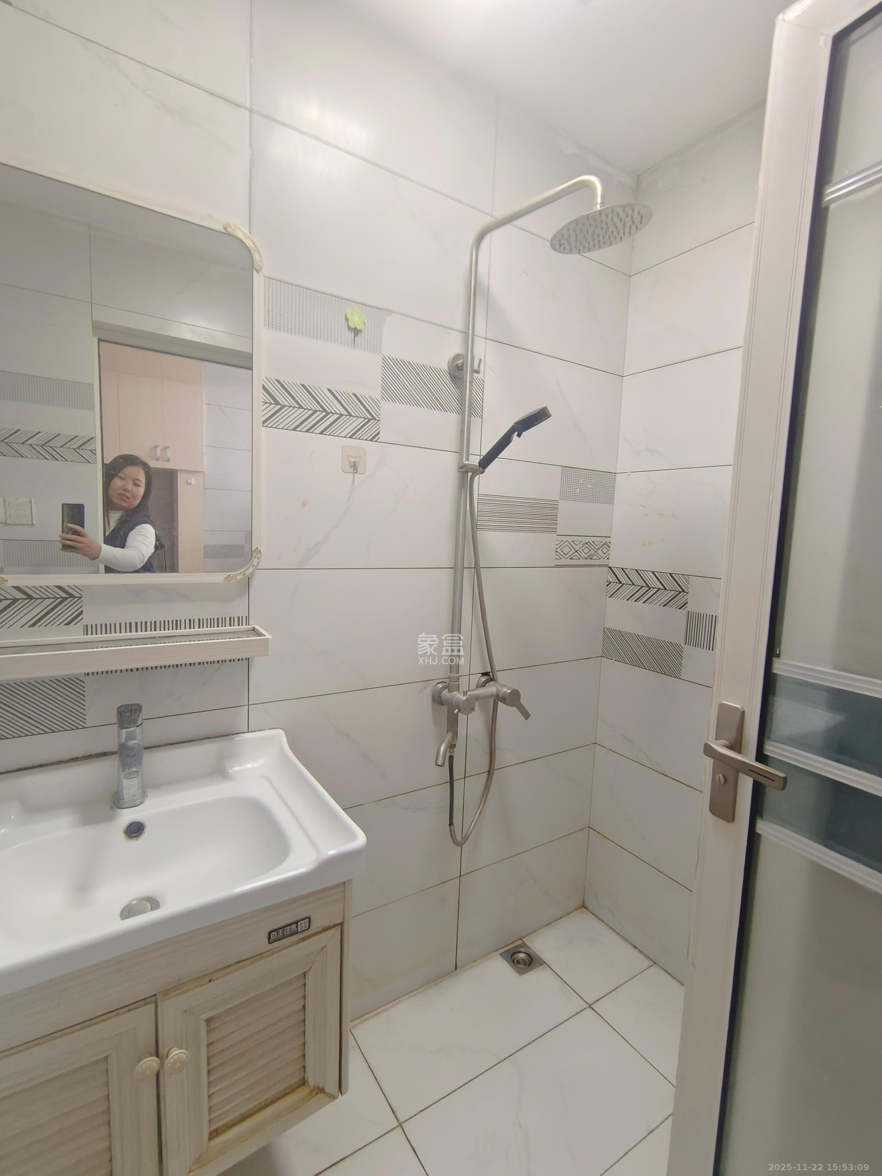 新世界广场 1室1厅1卫 1400.0元/月 新世界广场 1室1厅1卫 1400.0元/月室内图