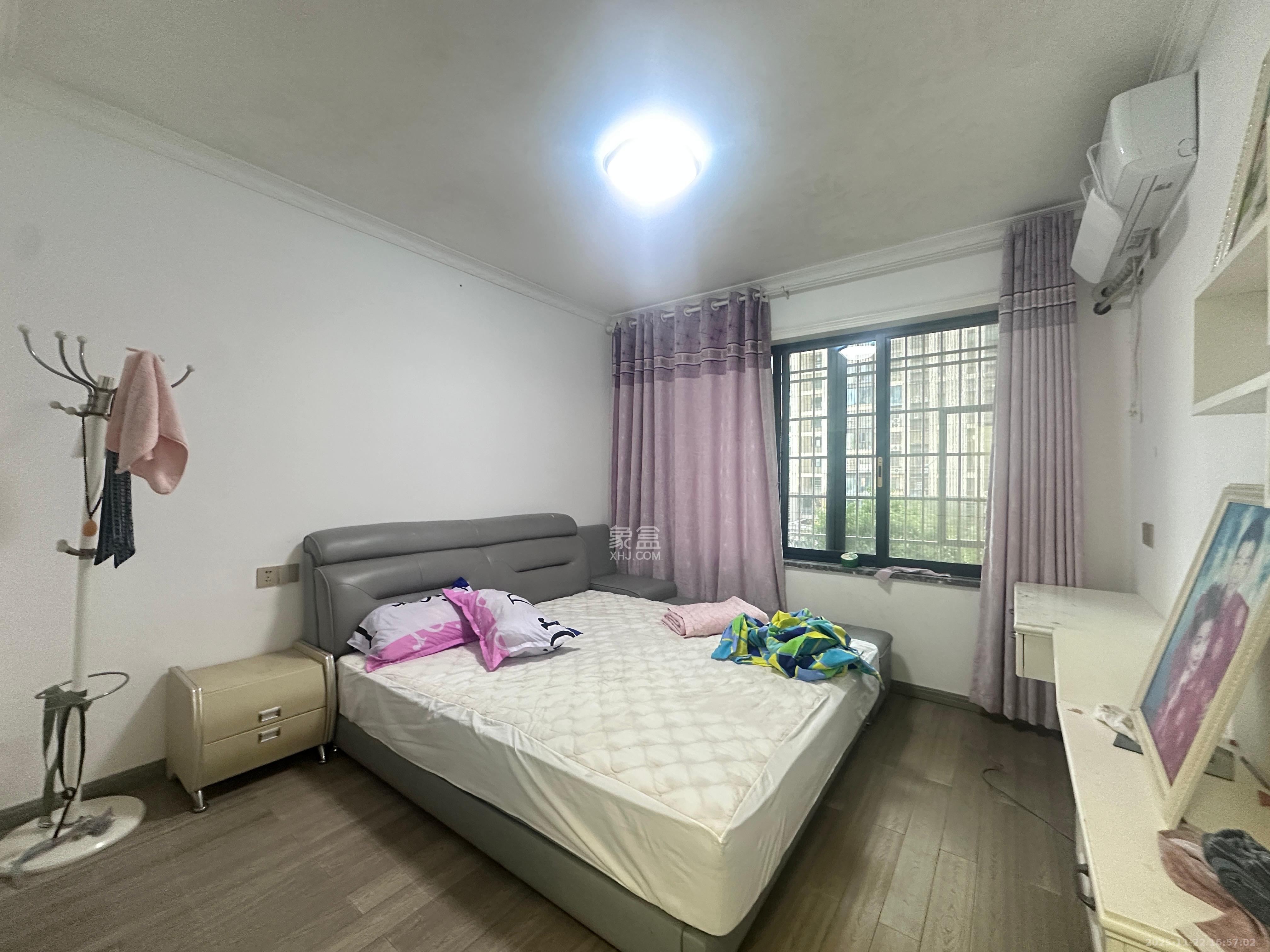 桥头家苑一期  3室2厅2卫    2000.0元/月室内图