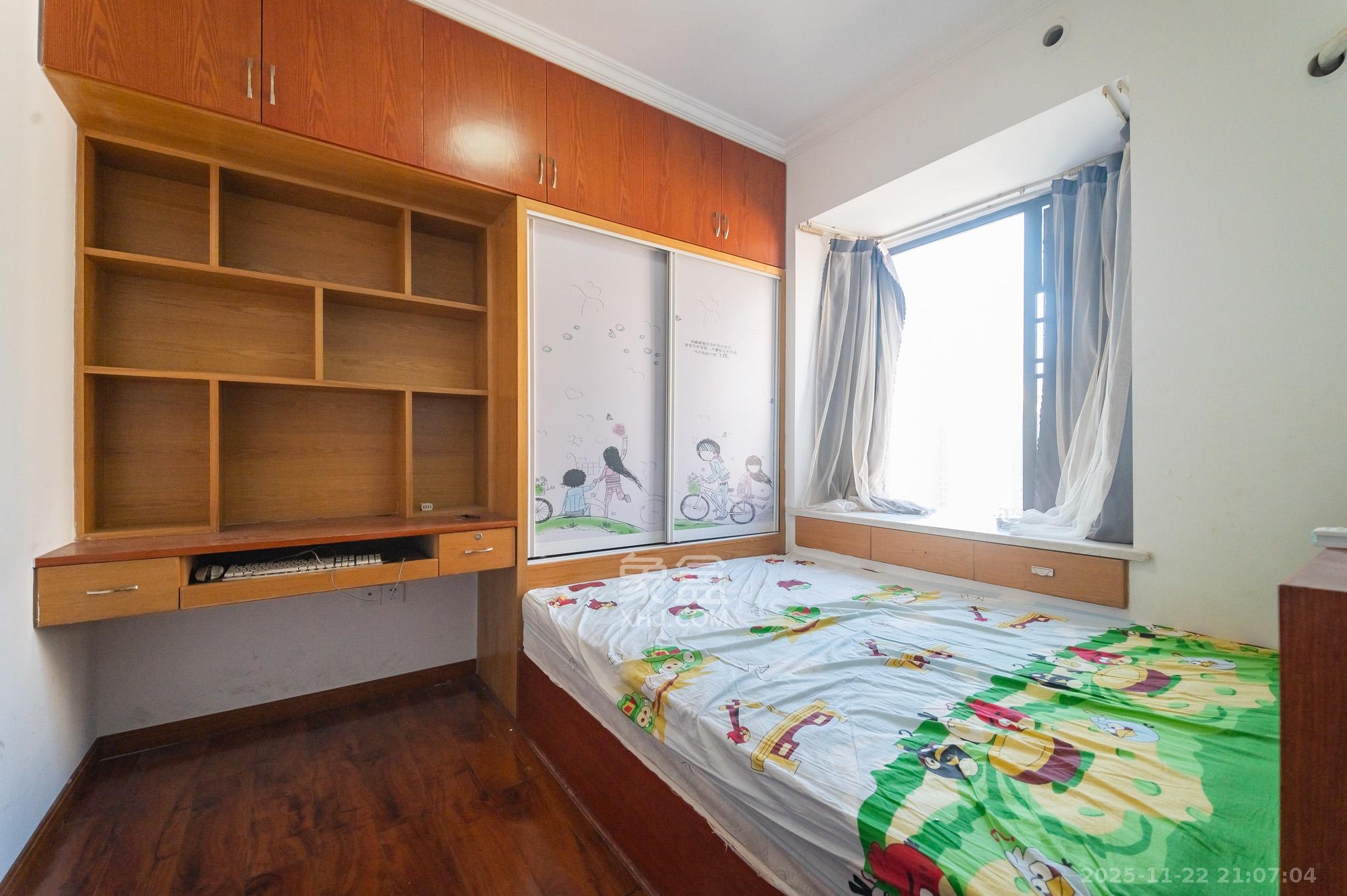 华润凤凰城二期  3室2厅2卫    84.0万卧室