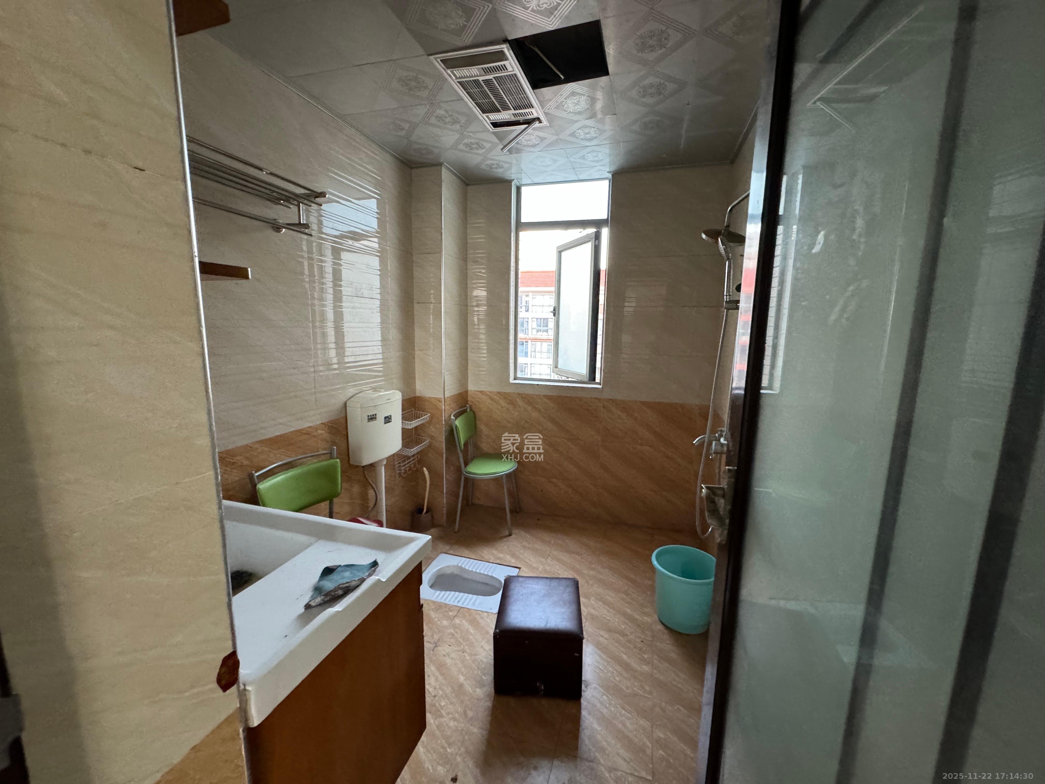 金领家族 3室2厅2卫 2600.0元/月 金领家族 3室2厅2卫 2600.0元/月室内图