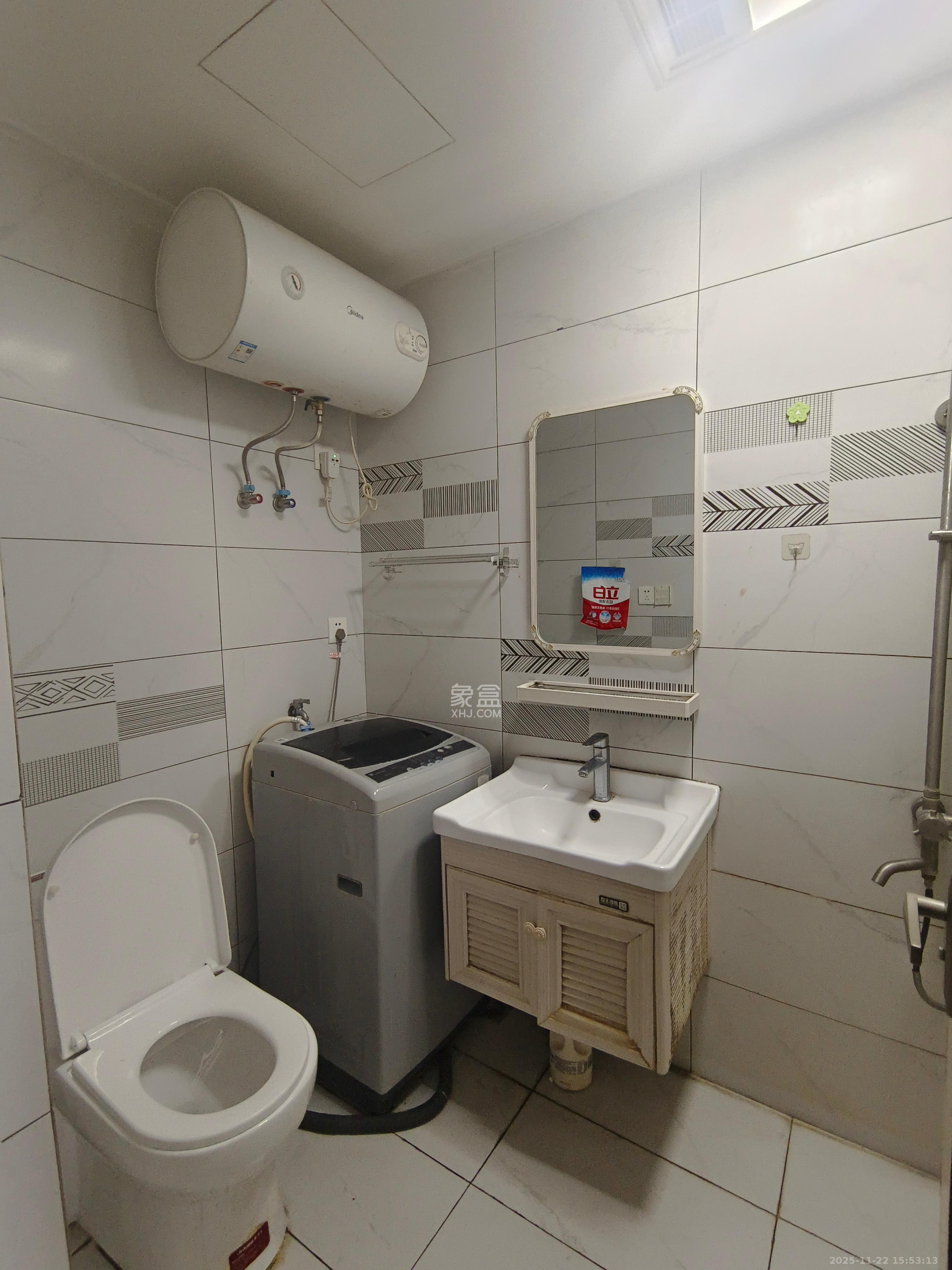 新世界广场 1室1厅1卫 1400.0元/月 新世界广场 1室1厅1卫 1400.0元/月室内图