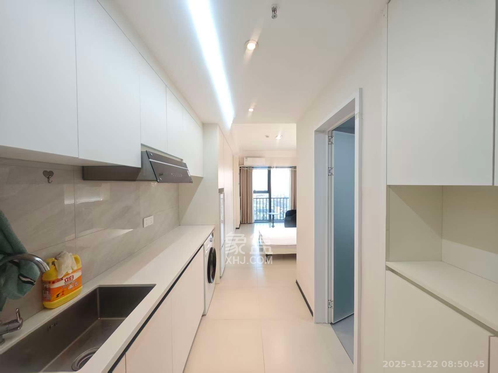 华润置地中心  1室1厅1卫    2200.0元/月