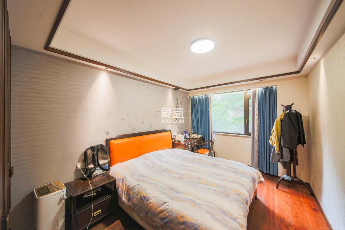 奥林匹克花园 4室2厅2卫 220.0万 奥林匹克花园 4室2厅2卫 220.0万卧室