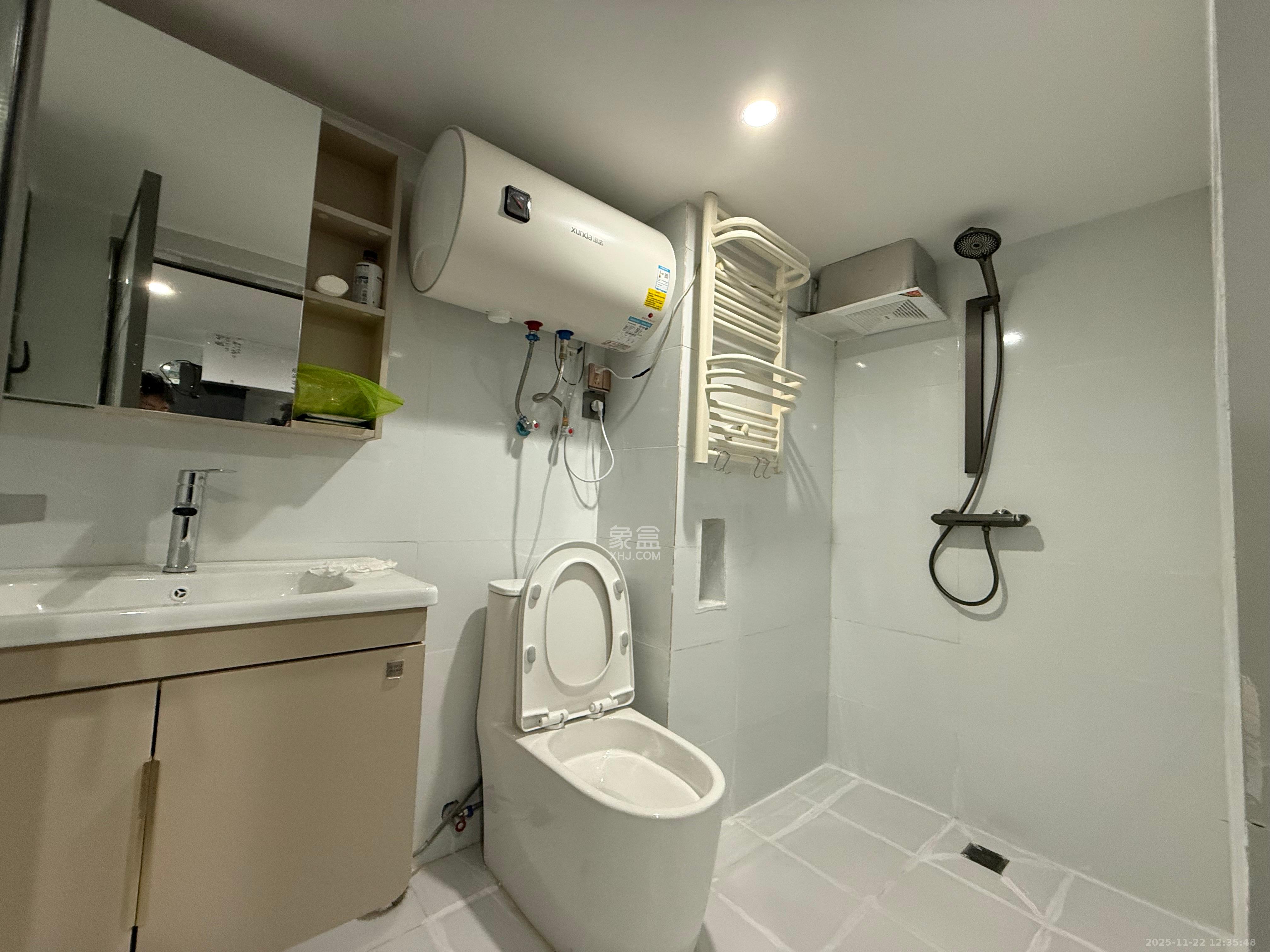 绿地商务广场 1室1厅1卫 2000.0元/月 绿地商务广场 1室1厅1卫 2000.0元/月室内图