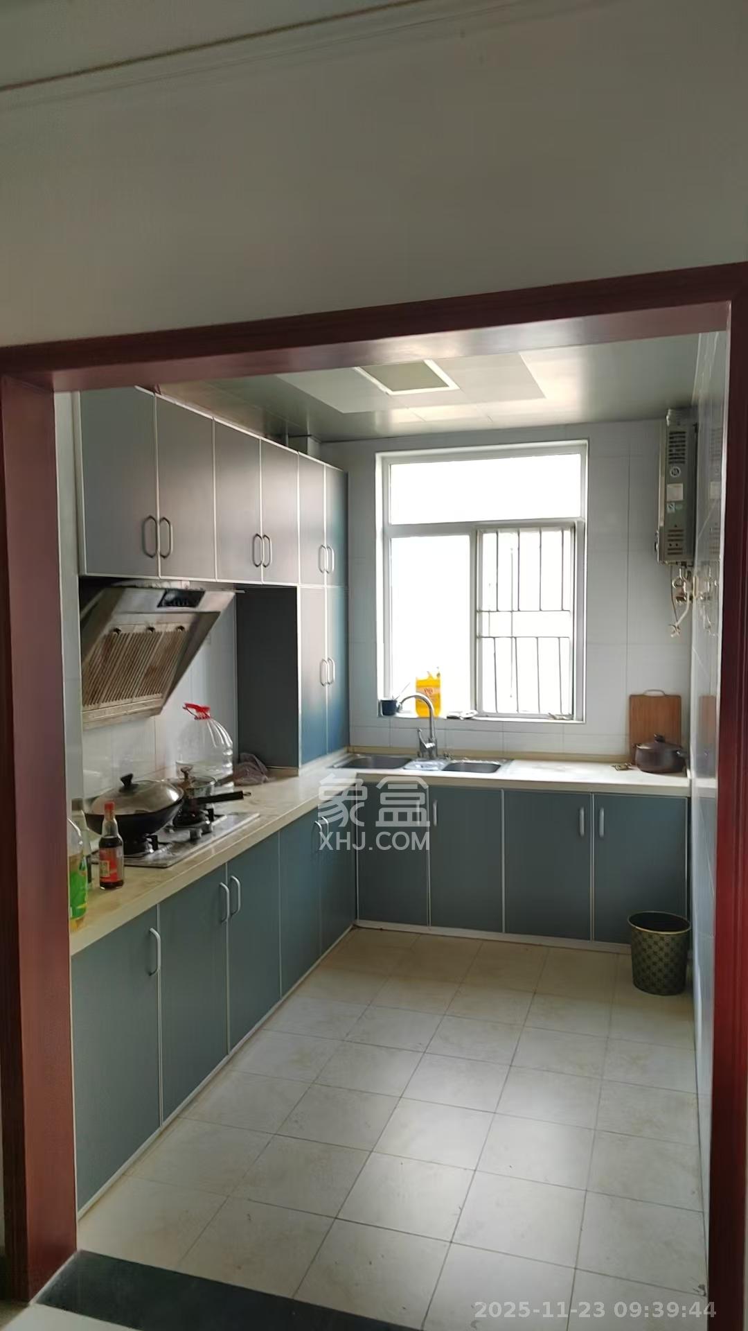 学府华庭  1室2厅1卫    2400.0元/月室内图