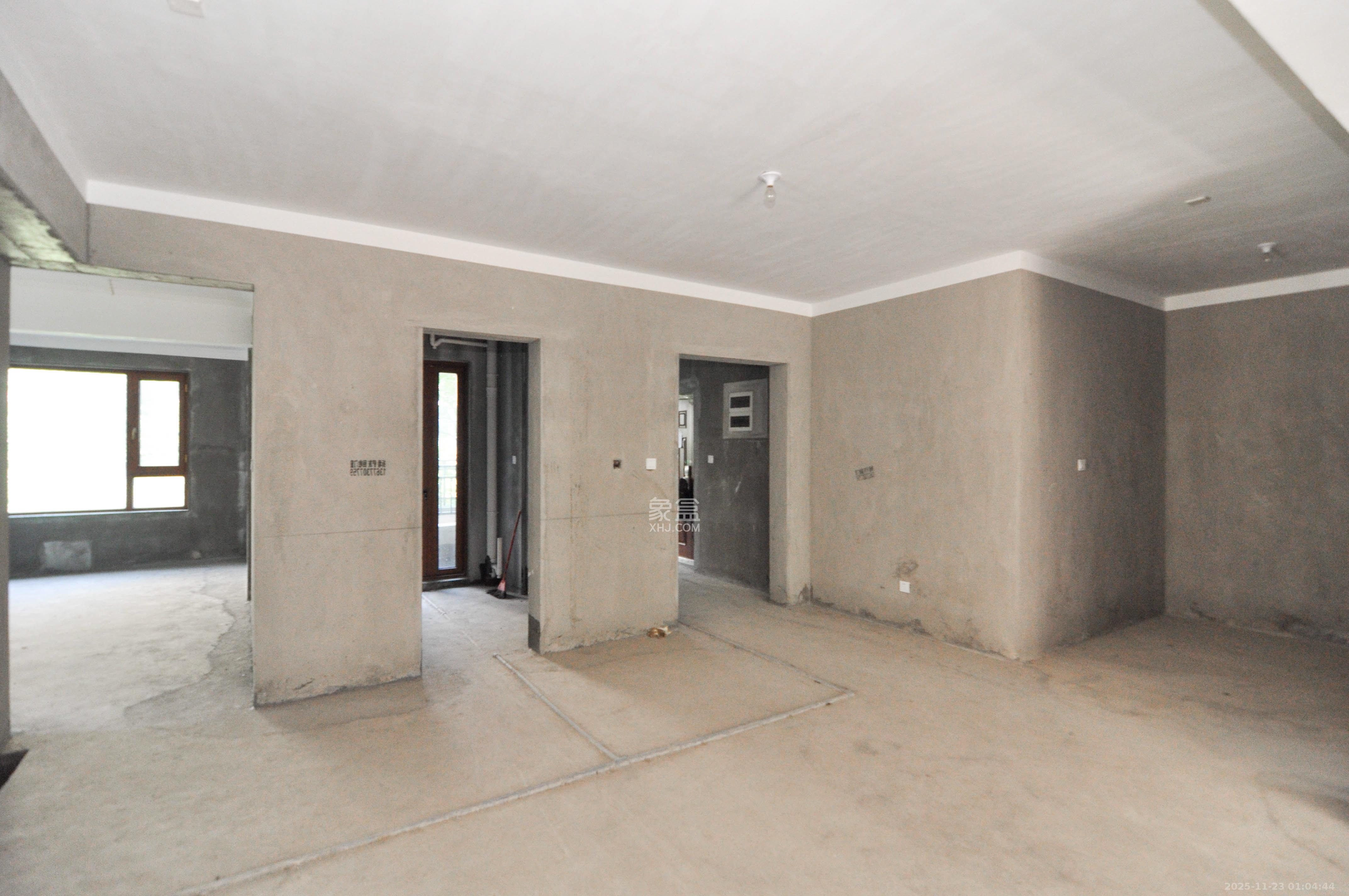 长房梅溪香山 4室2厅2卫 650.0万 长房梅溪香山 4室2厅2卫 650.0万客厅