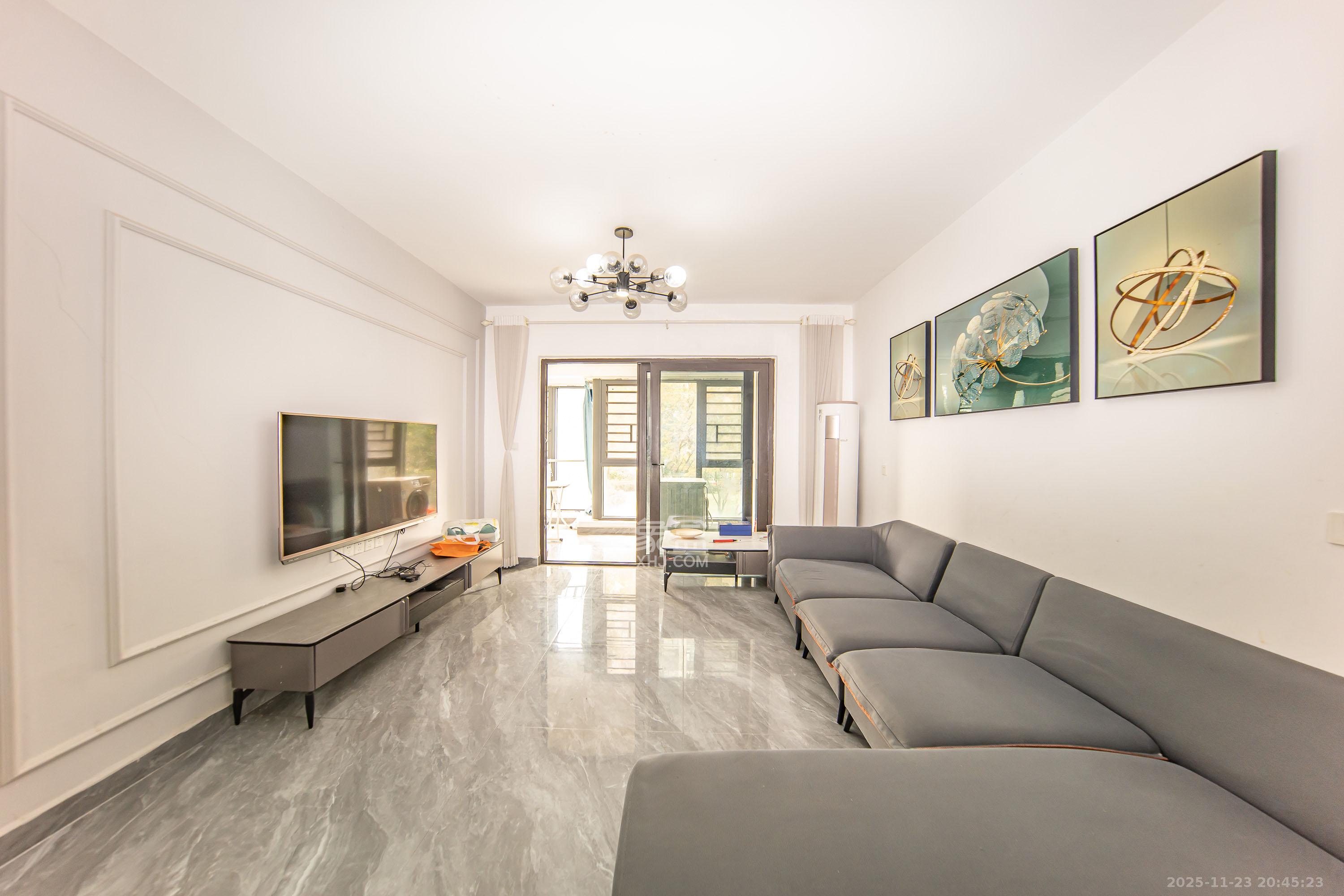 蓝光雍锦半岛 3室2厅2卫 89.0万 蓝光雍锦半岛 3室2厅2卫 89.0万客厅