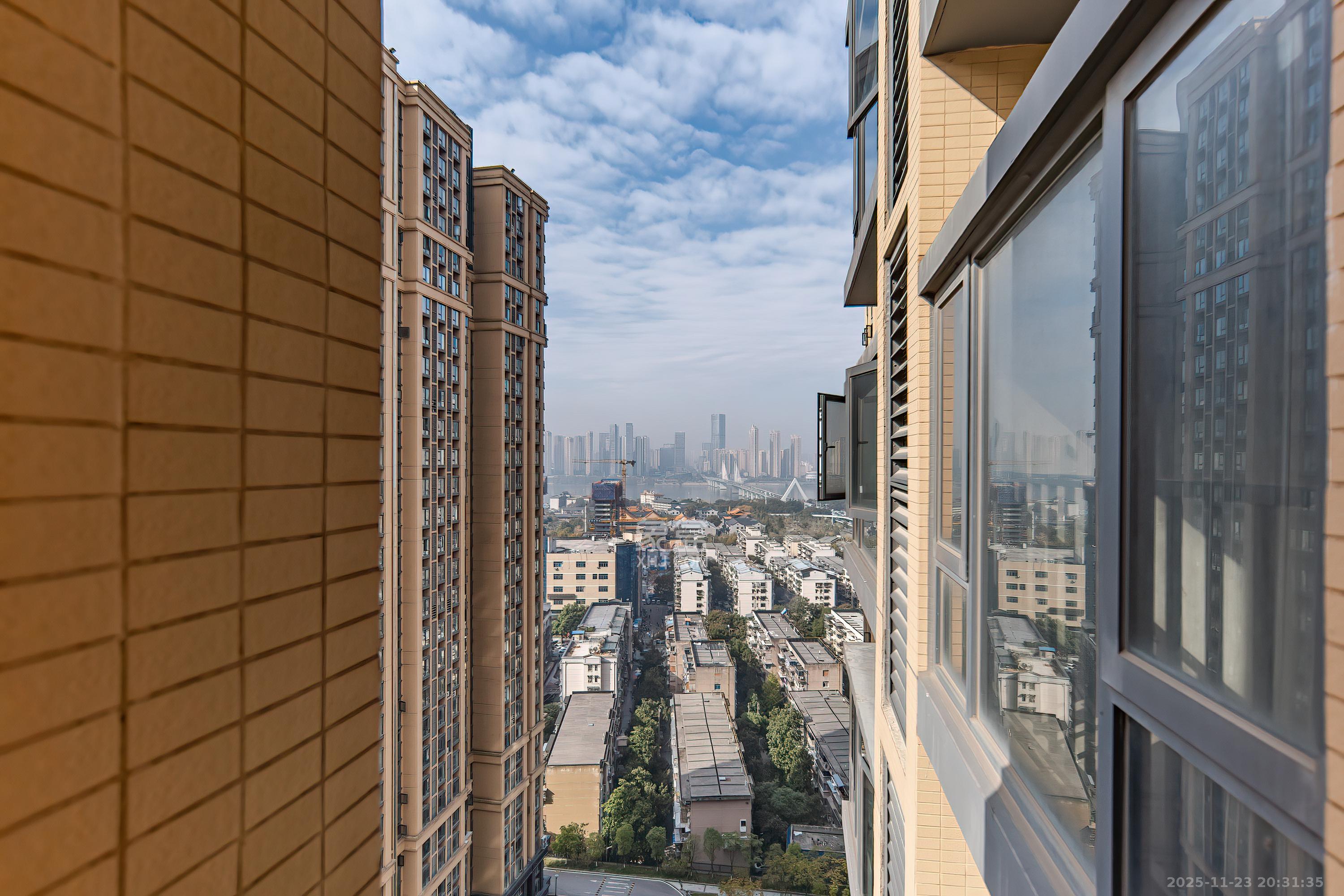 天健城  5室2厅2卫    280.0万其他