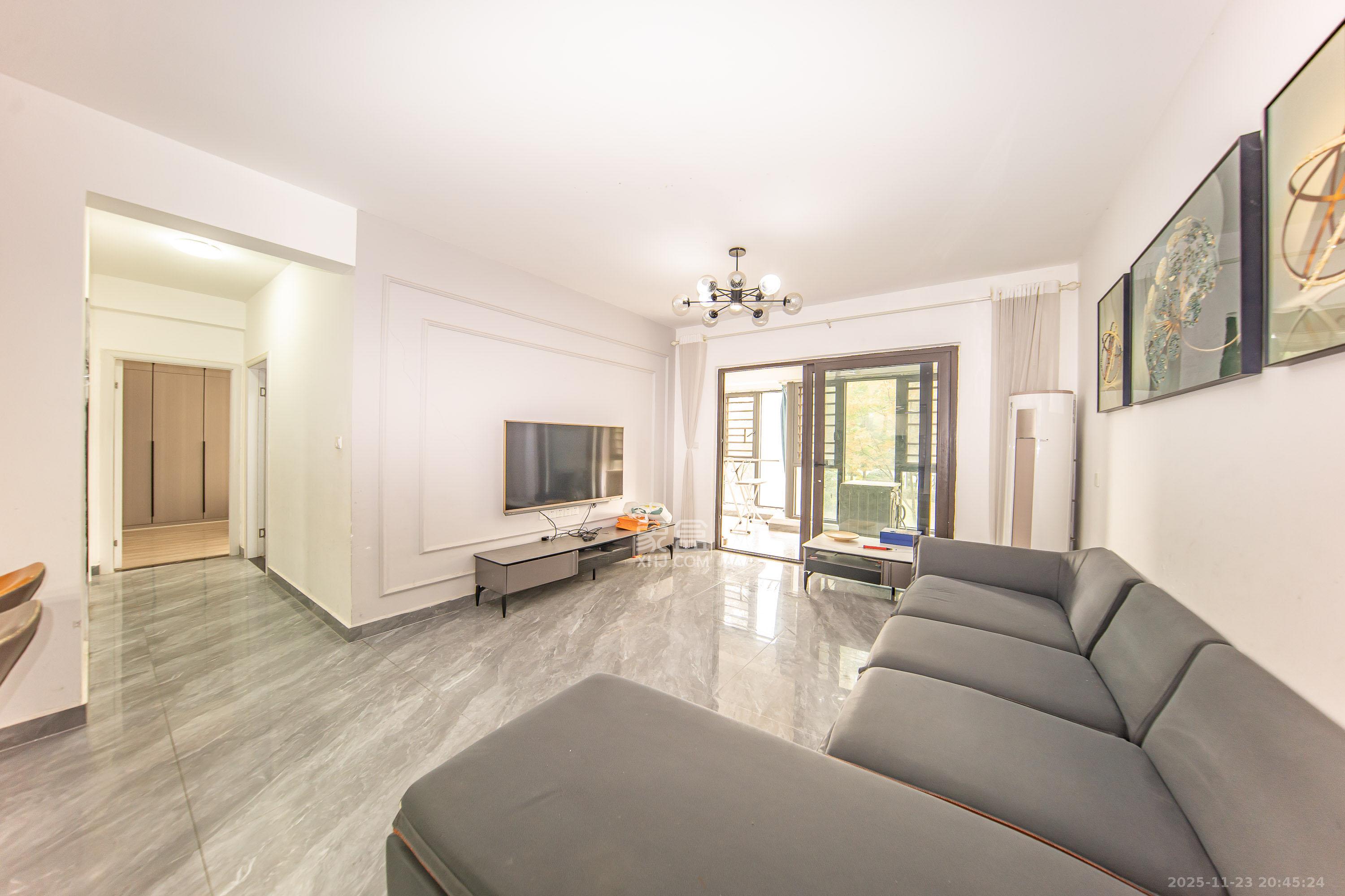 蓝光雍锦半岛 3室2厅2卫 89.0万 蓝光雍锦半岛 3室2厅2卫 89.0万客厅