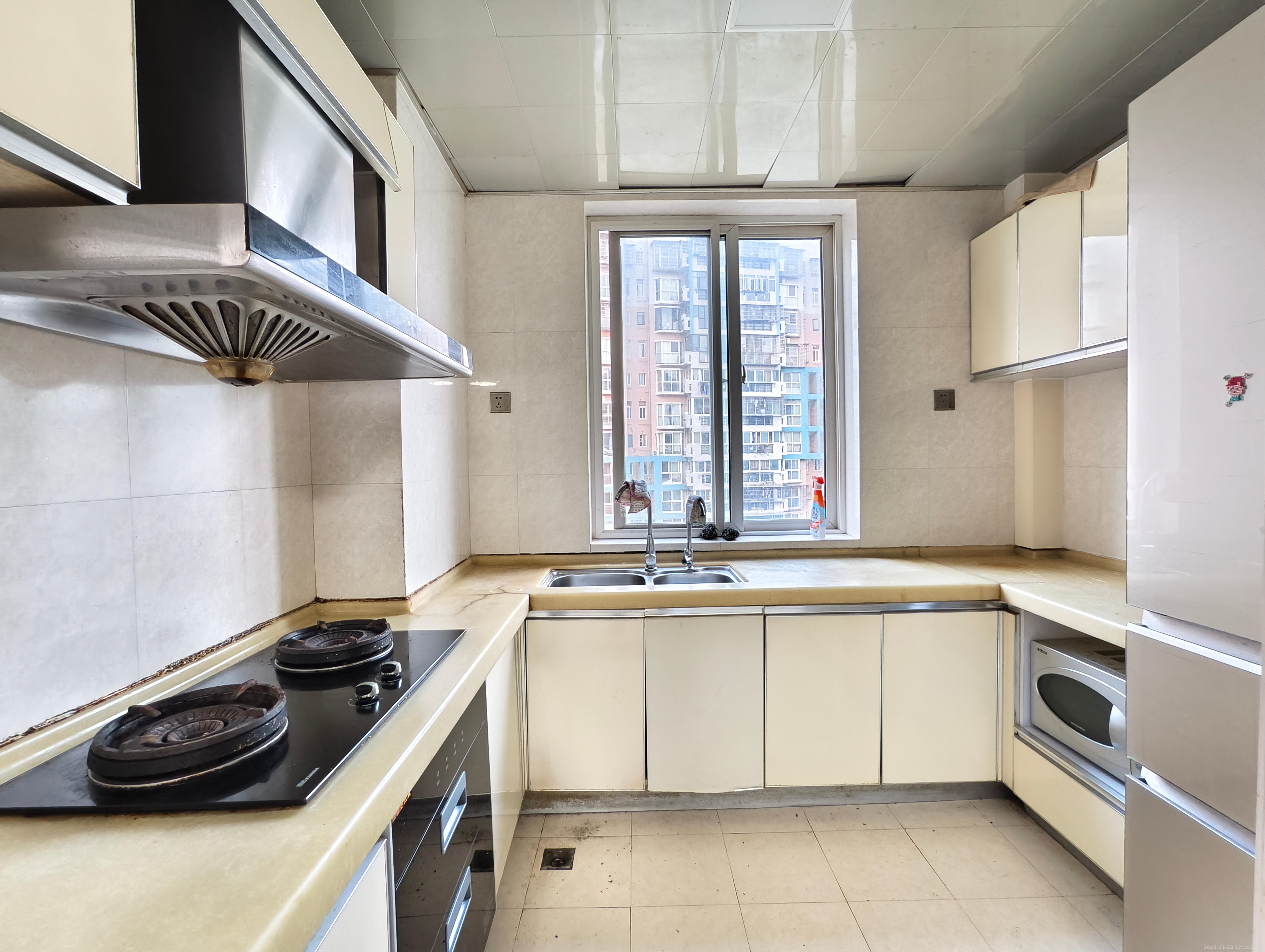 金色山庄  3室2厅2卫    3000.0元/月室内图