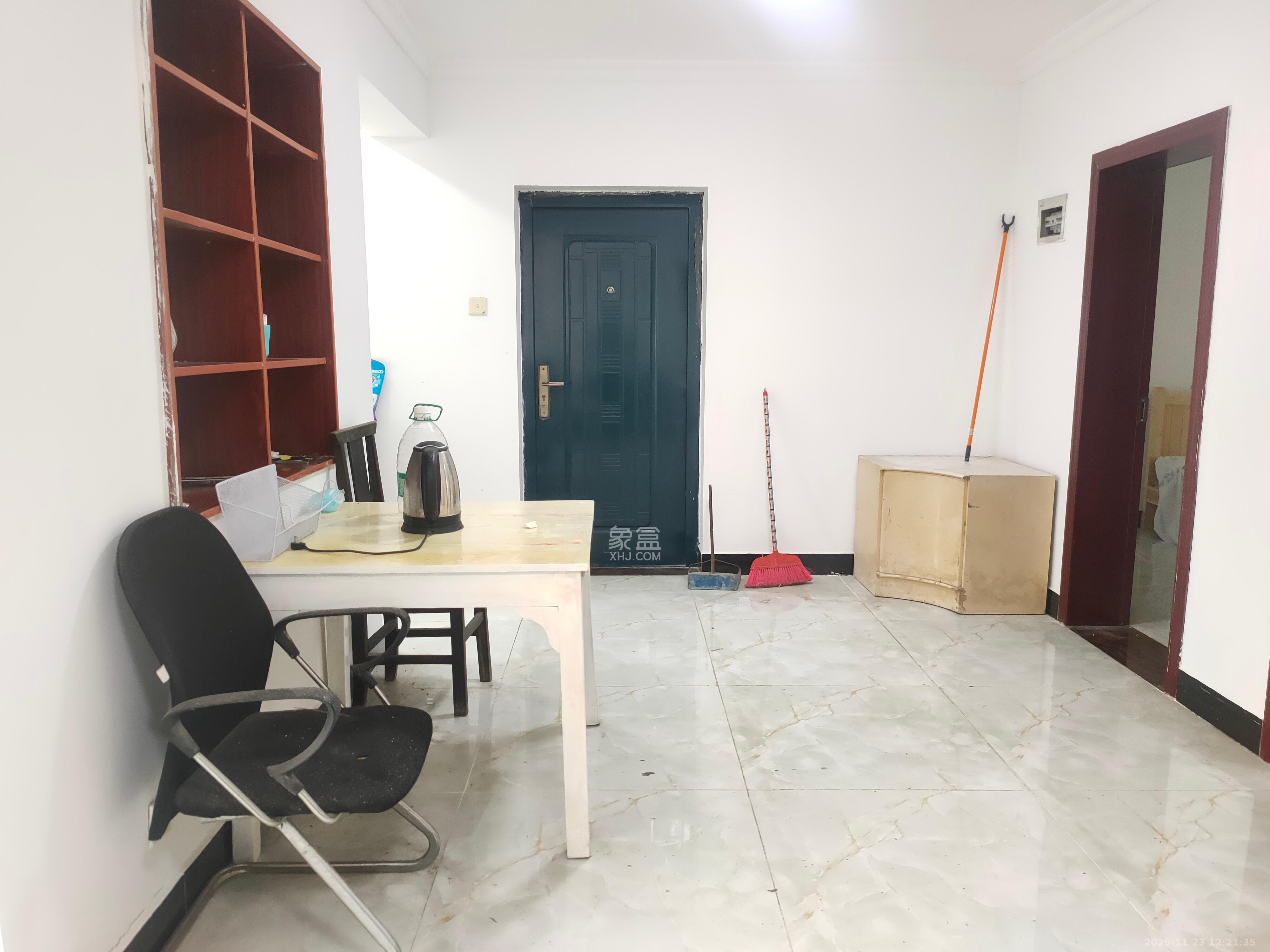 汽车发动机厂宿舍 3室2厅2卫 2000.0元/月 汽车发动机厂宿舍 3室2厅2卫 2000.0元/月室内图