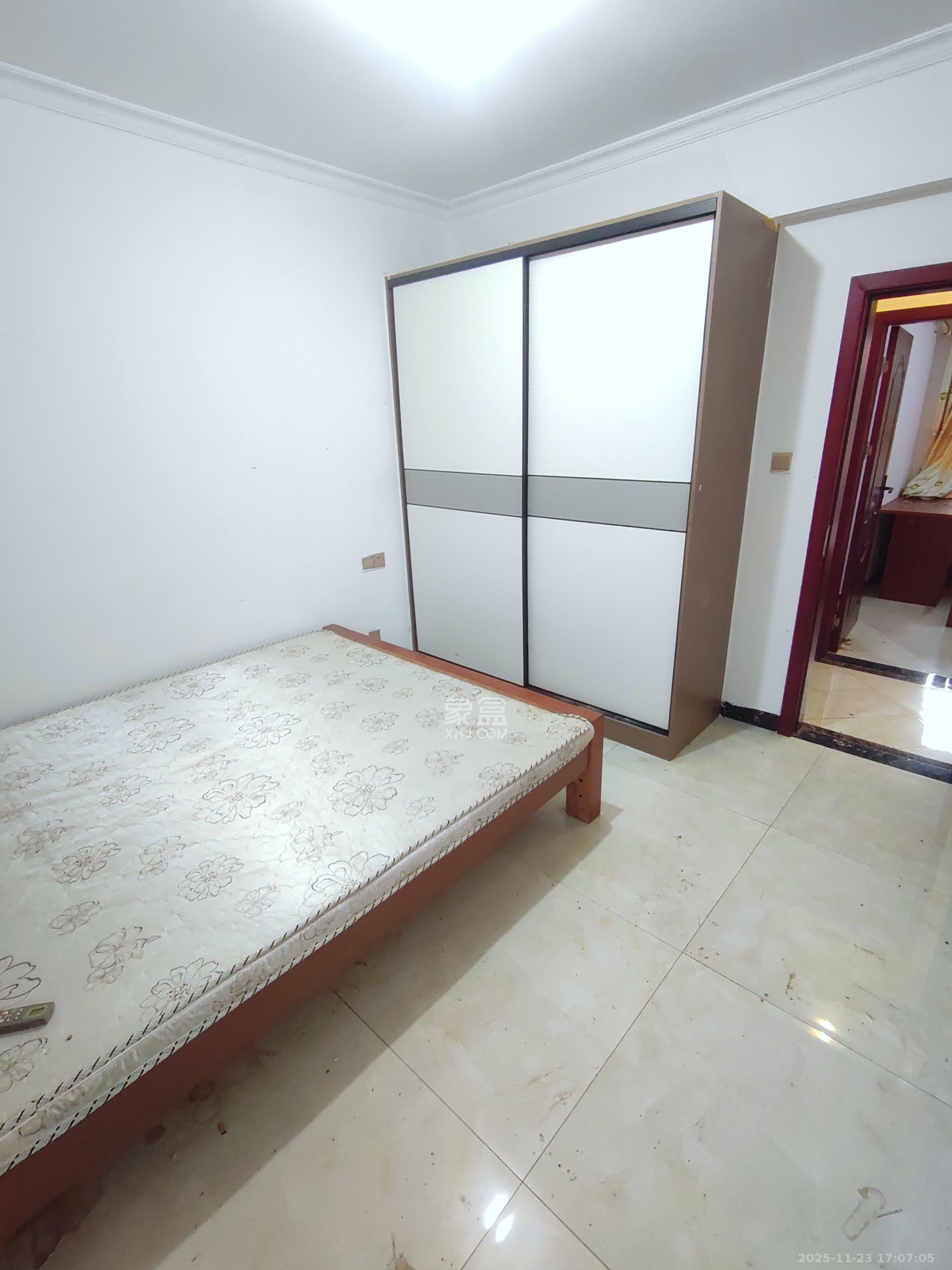 和康园小区 4室2厅2卫 2500.0元/月 和康园小区 4室2厅2卫 2500.0元/月室内图