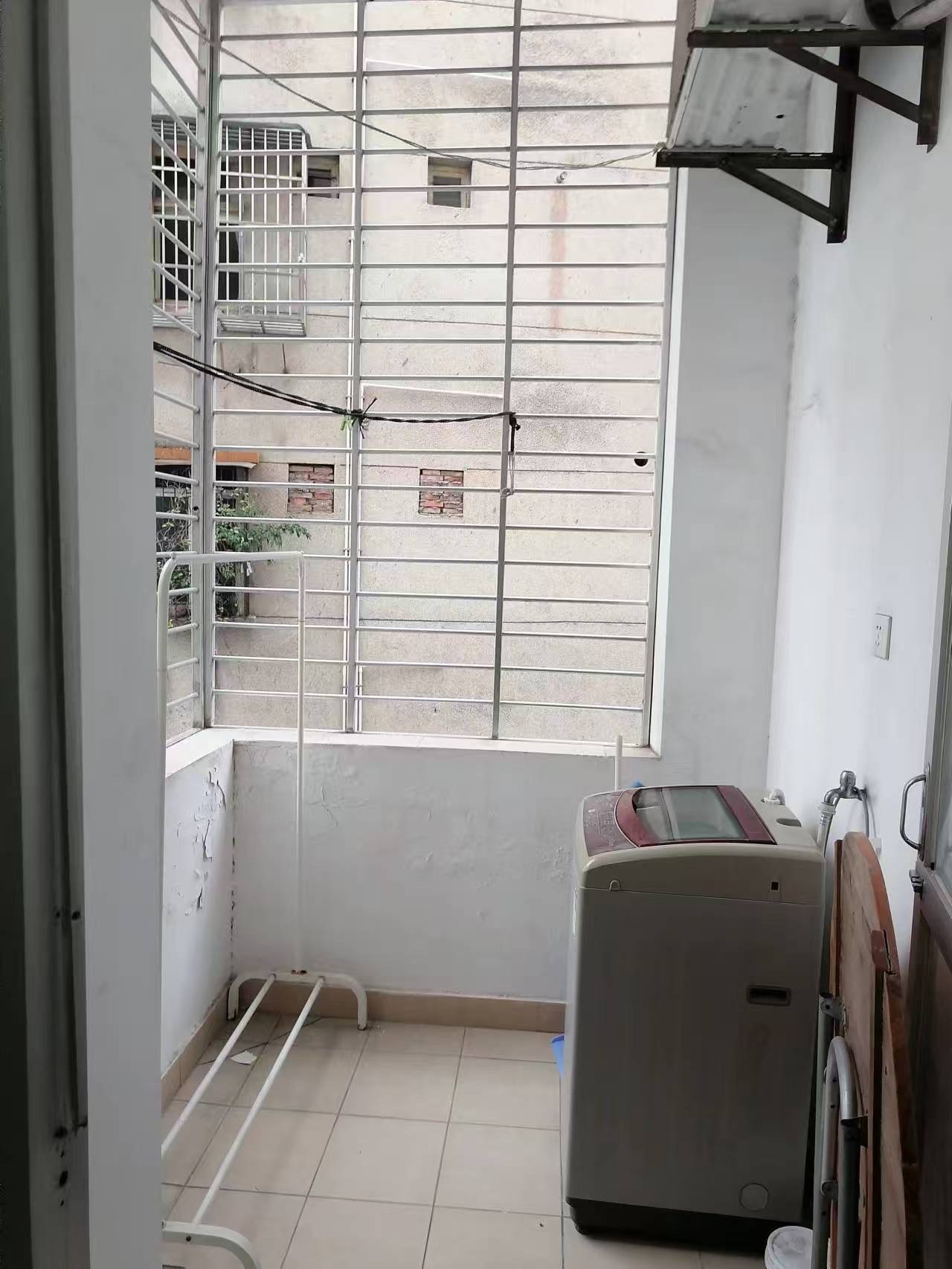 鸿禧广场 1室0厅0卫 1800.0元/月 鸿禧广场 1室0厅0卫 1800.0元/月室内图