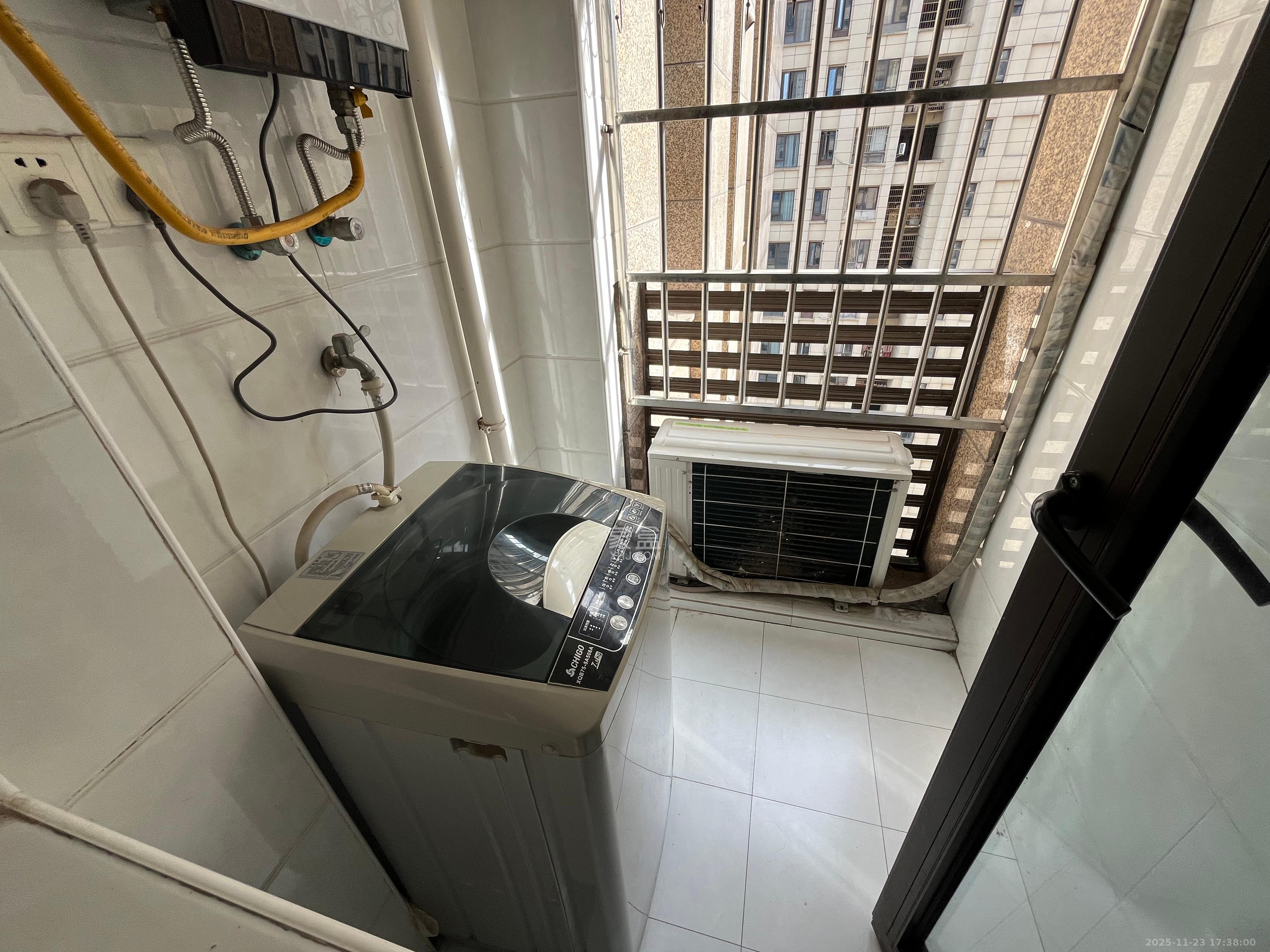 地质家园一、二期(地泰人民公馆) 1室1厅1卫 2200.0元/月 地质家园一、二期(地泰人民公馆) 1室1厅1卫 2200.0元/月室内图