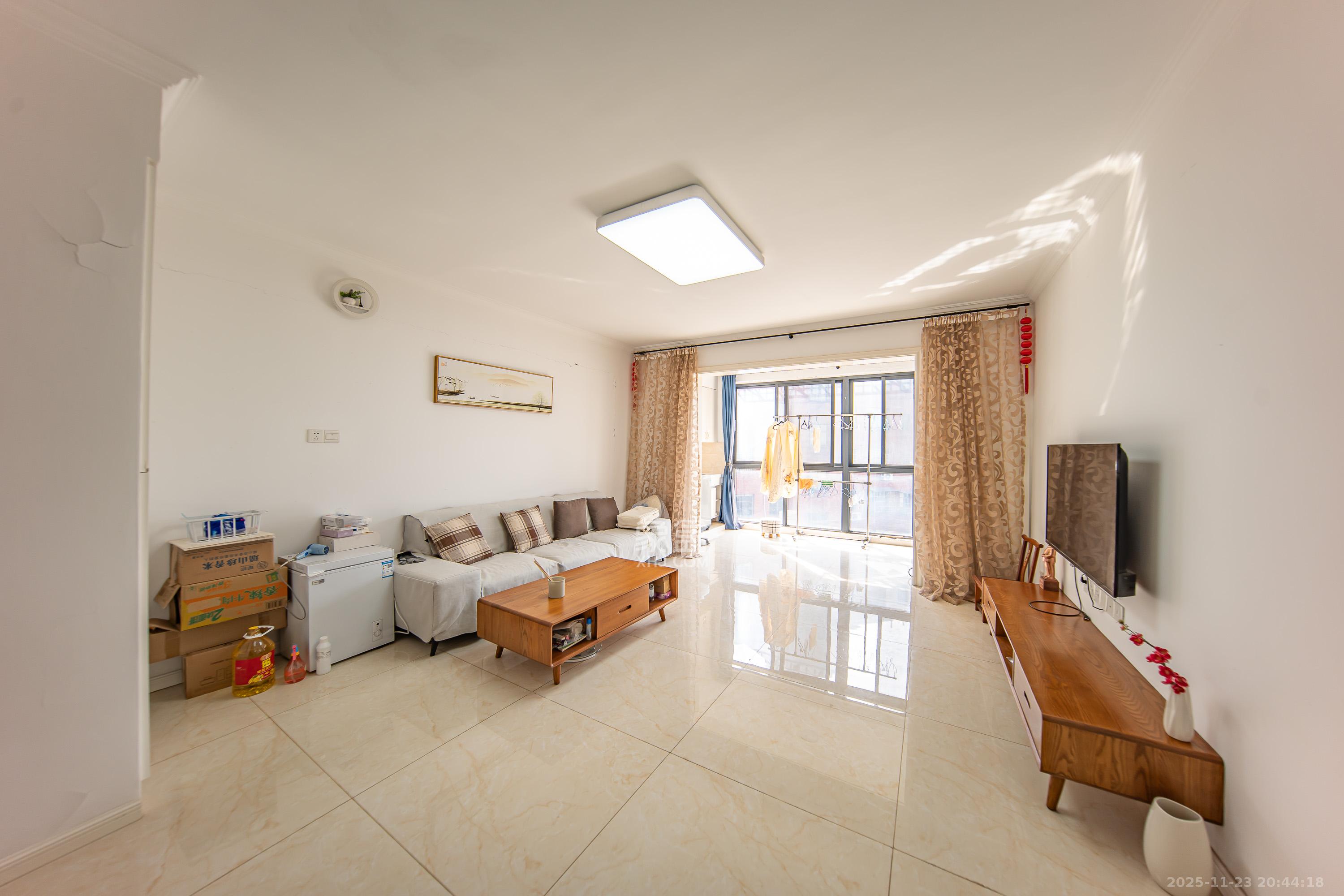 麓山里 3室2厅2卫 72.0万 麓山里 3室2厅2卫 72.0万客厅