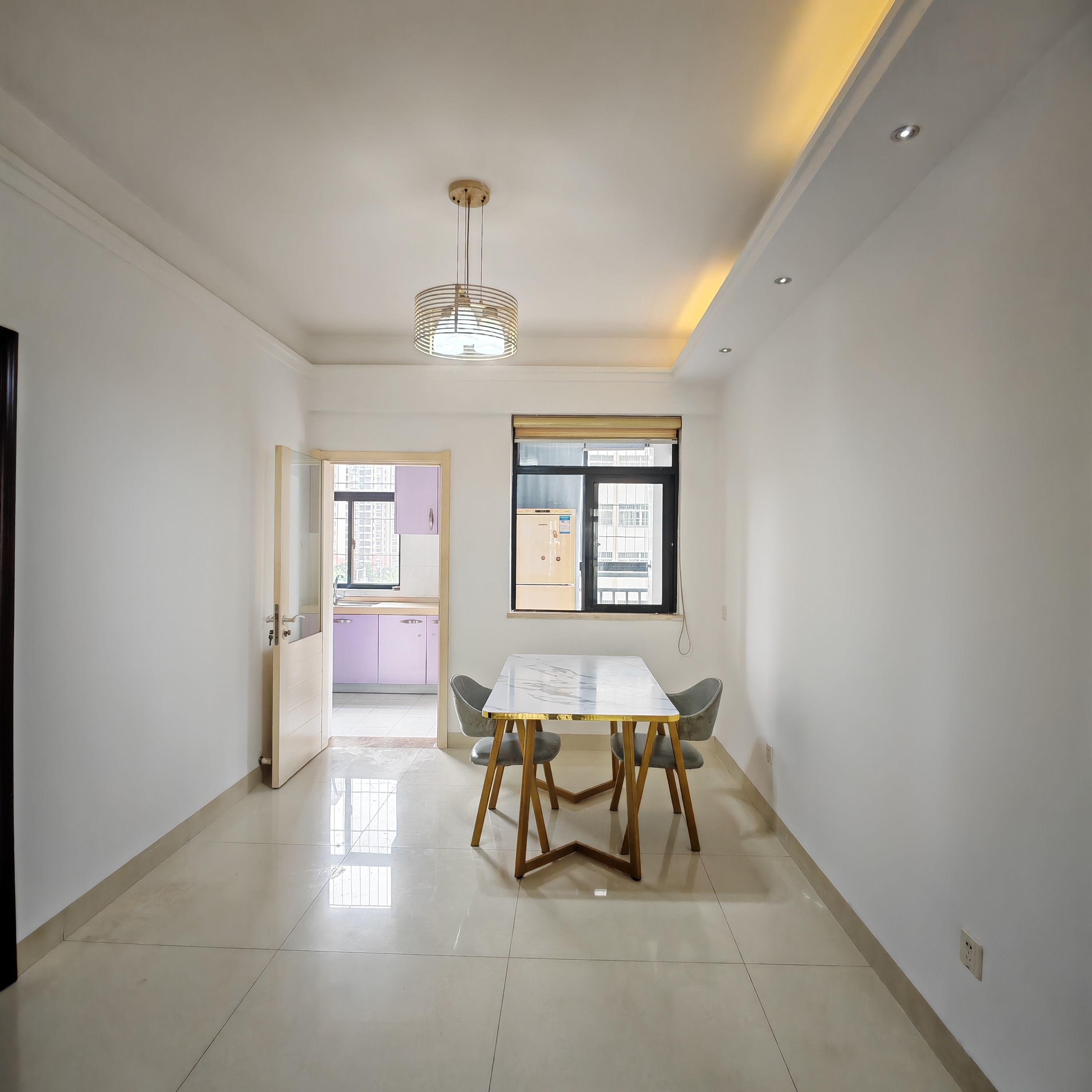 学苑公馆  3室2厅2卫    160.0万客厅