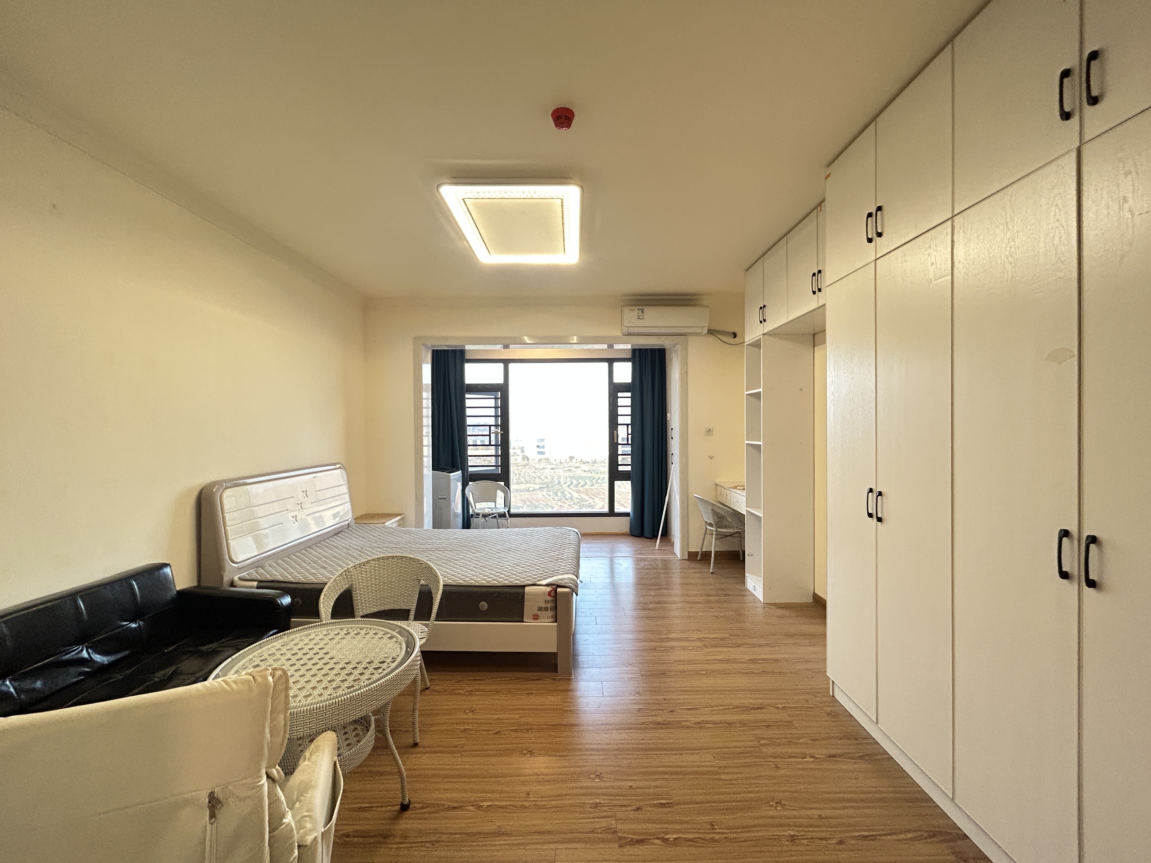 华耀碧桂园十里江湾誉峯  1室1厅1卫    1200.0元/月室内图