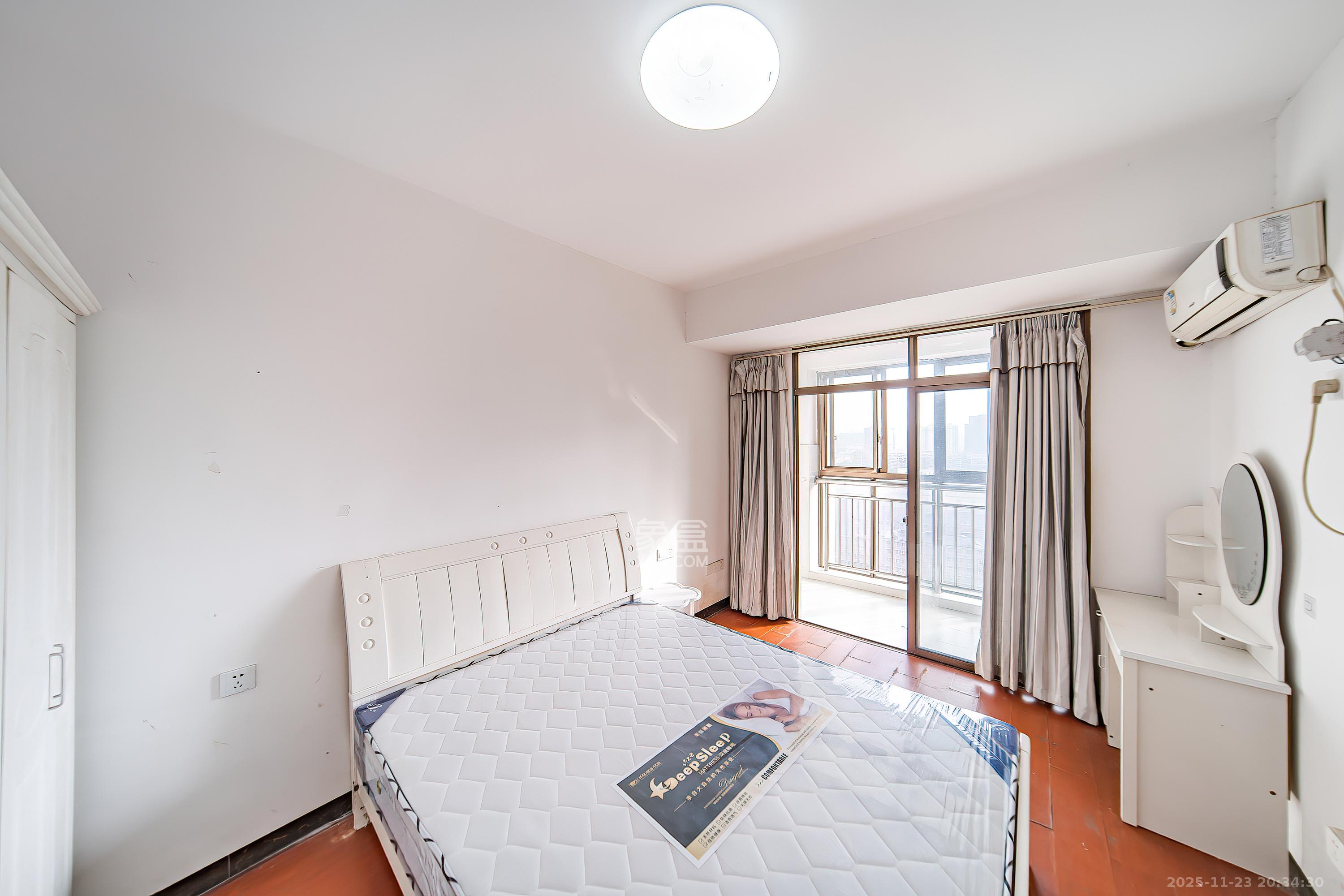 四方水岸(世方水岸) 3室2厅1卫 95.0万 四方水岸(世方水岸) 3室2厅1卫 95.0万卧室