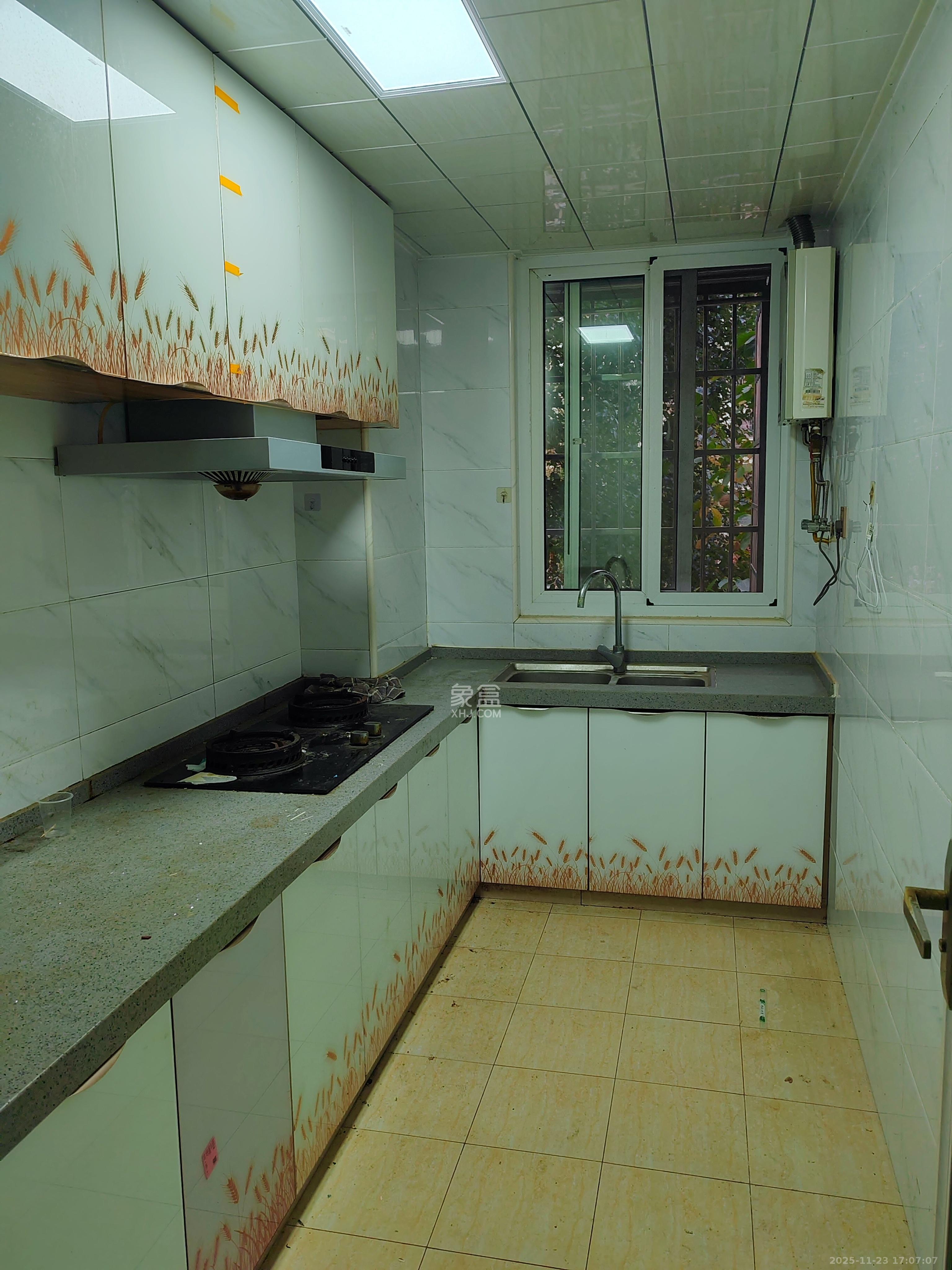 和康园小区 4室2厅2卫 2500.0元/月 和康园小区 4室2厅2卫 2500.0元/月室内图