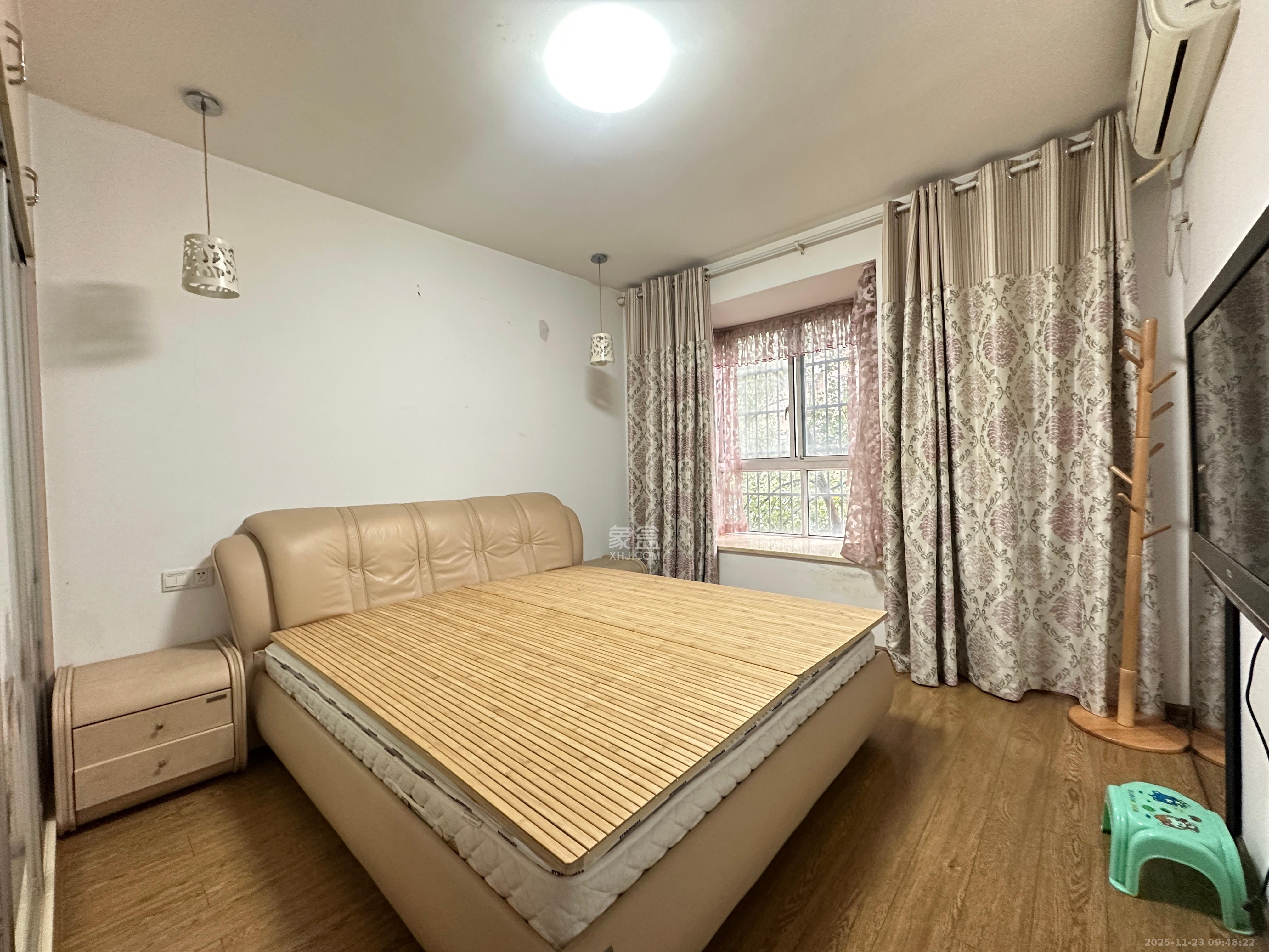 桔香鑫城  3室2厅2卫    2600.0元/月室内图