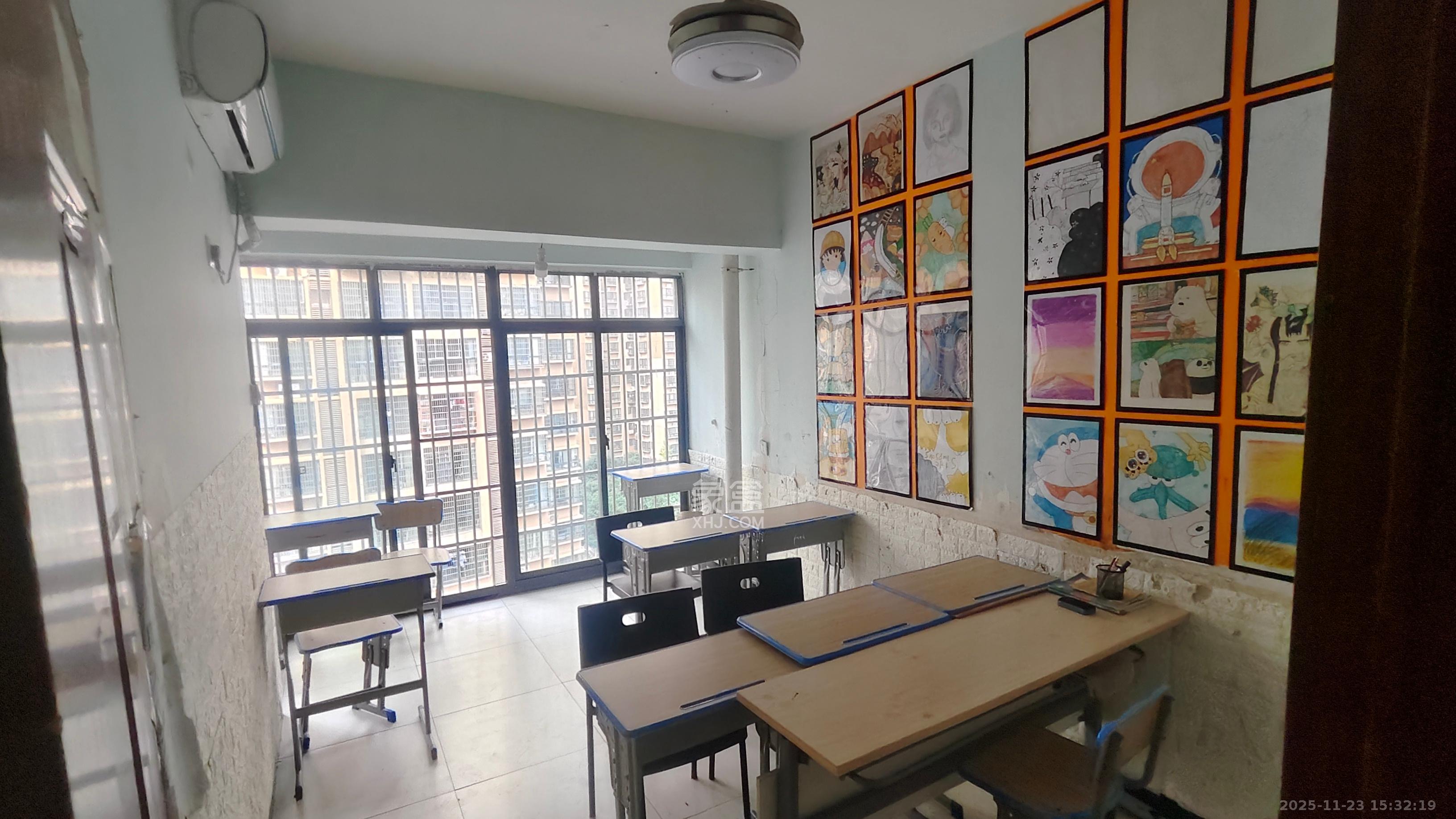 家和苑(原梅溪湖保障性住房一期) 3室2厅1卫 2300.0元/月 家和苑(原梅溪湖保障性住房一期) 3室2厅1卫 2300.0元/月室内图