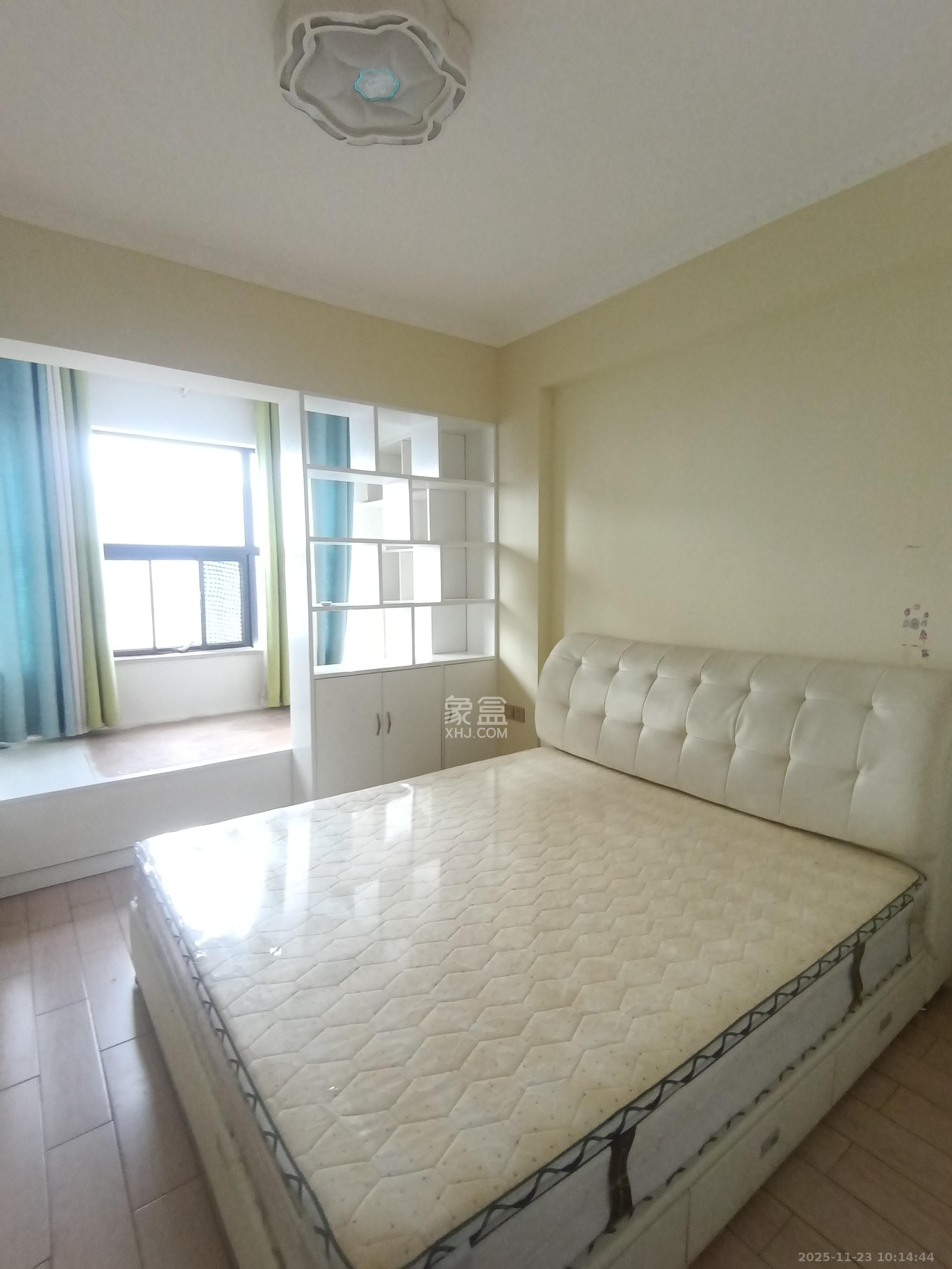 西湖星城公馆  3室2厅2卫    1600.0元/月室内图