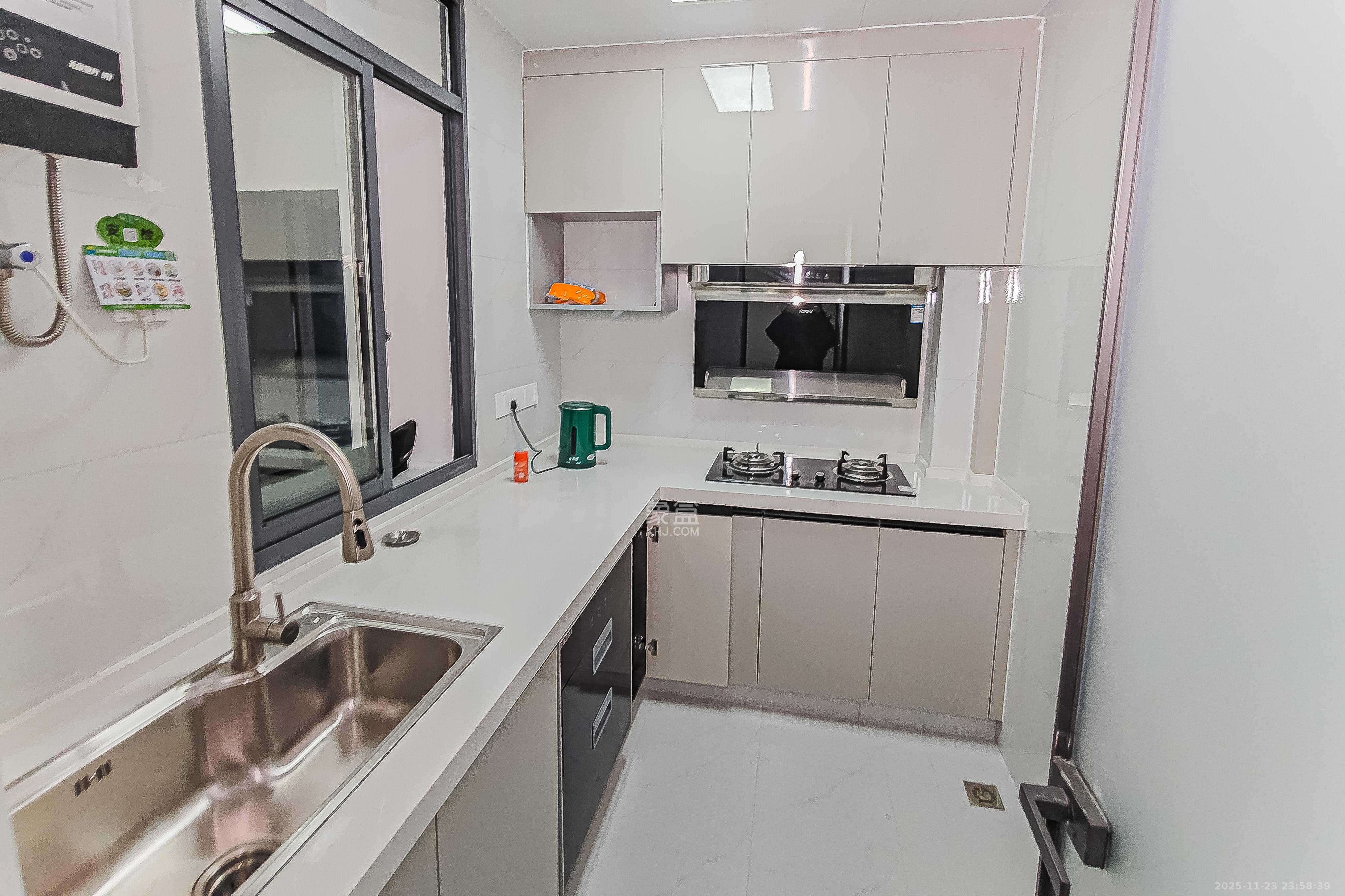 农机宿舍(省农机局大院宿舍) 2室2厅1卫 88.0万 农机宿舍(省农机局大院宿舍) 2室2厅1卫 88.0万厨房