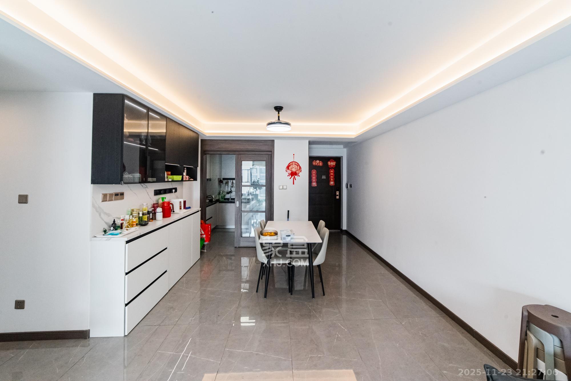 龙湖春江天玺 4室2厅2卫 185.0万 龙湖春江天玺 4室2厅2卫 185.0万客厅