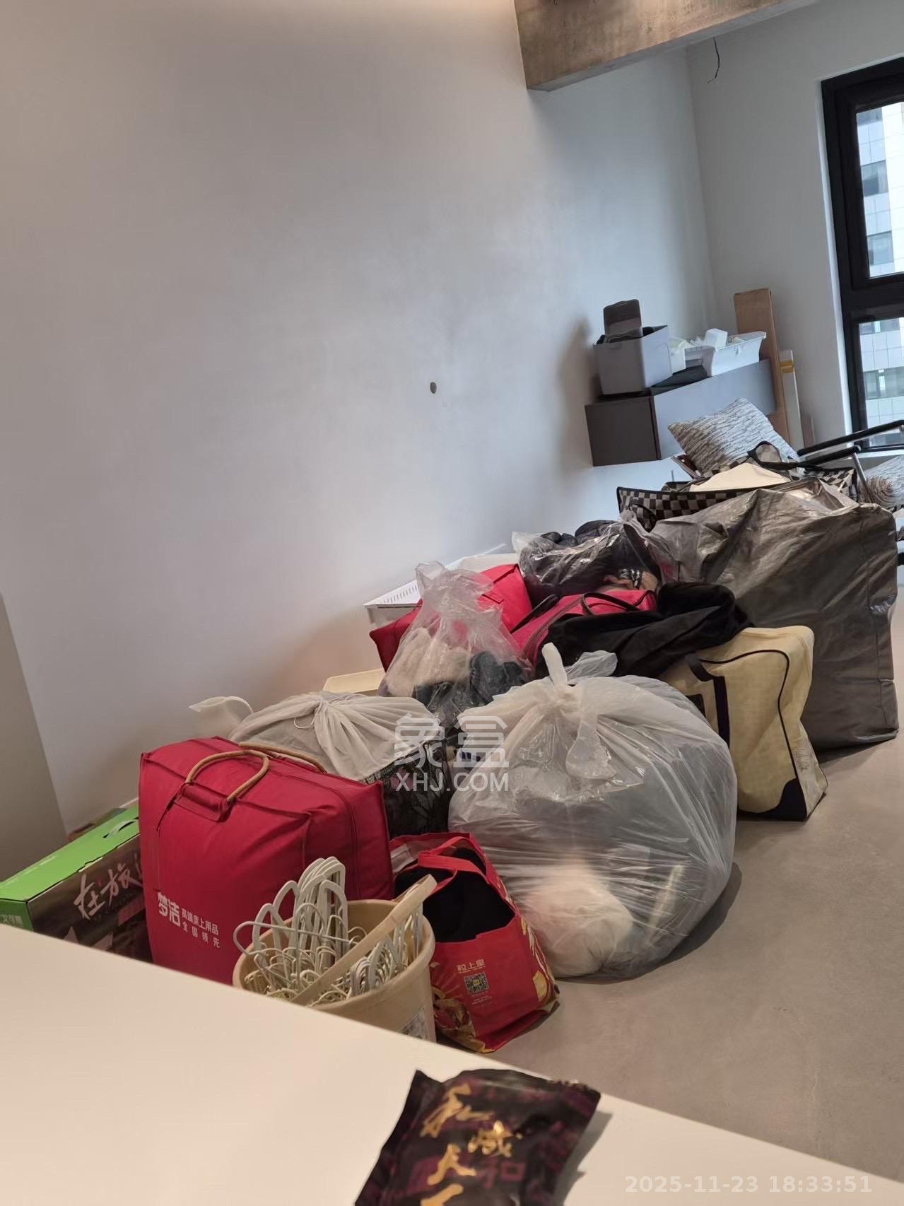 枫华府第  3室2厅2卫    1800.0元/月室内图