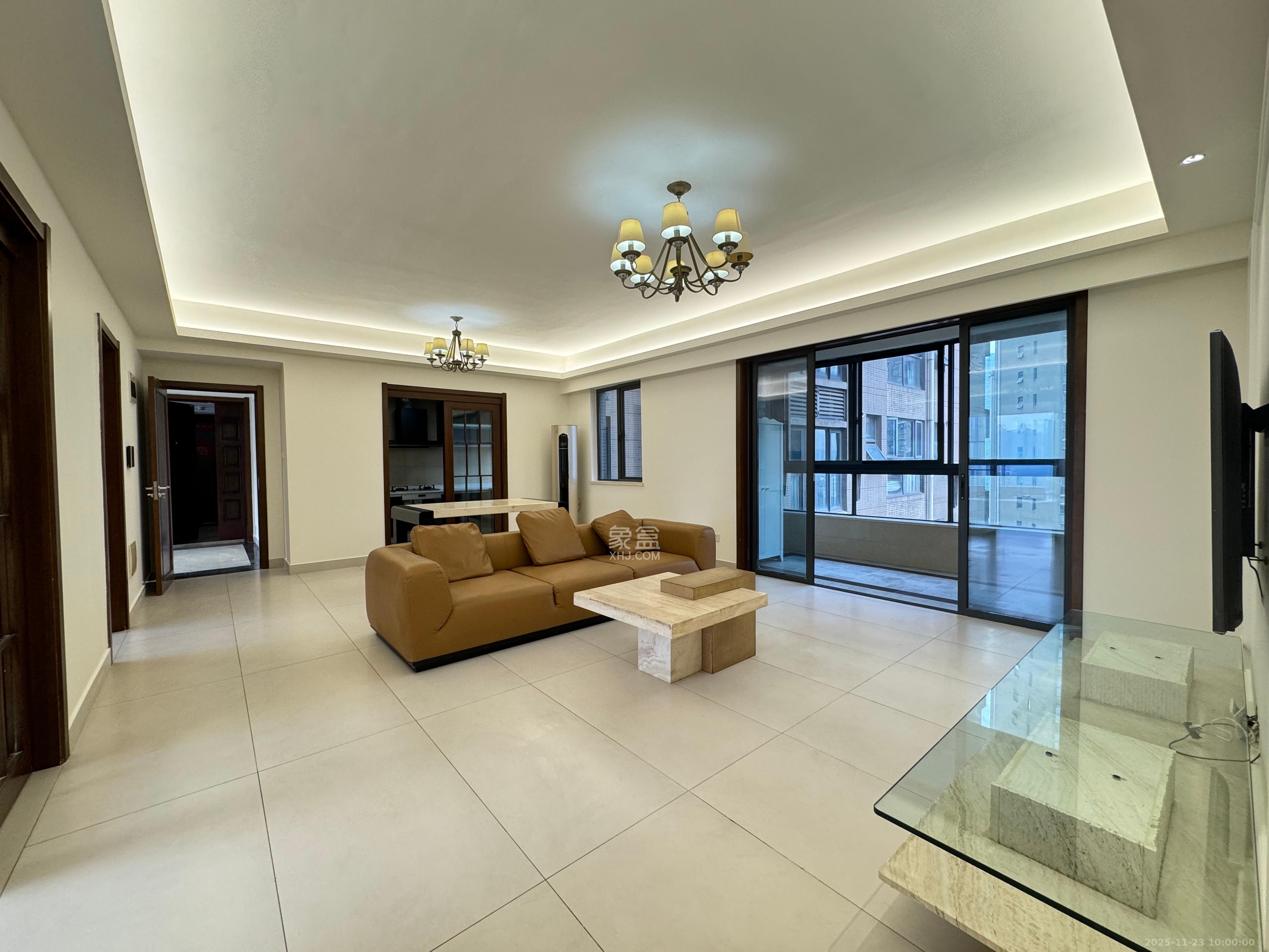 藏珑湖上国际花园  4室2厅2卫    4200.0元/月室内图