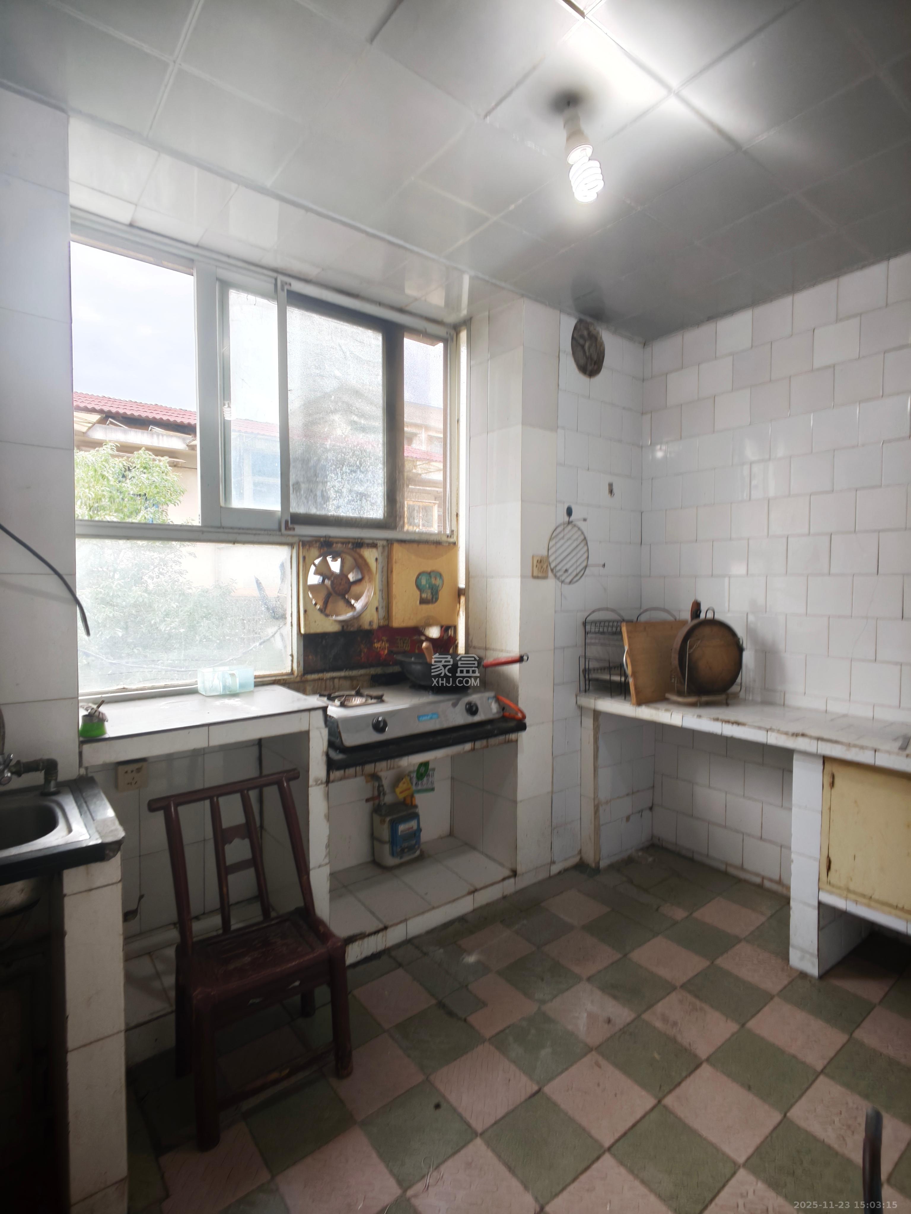 植物油宿舍 3室2厅1卫 2000.0元/月 植物油宿舍 3室2厅1卫 2000.0元/月室内图