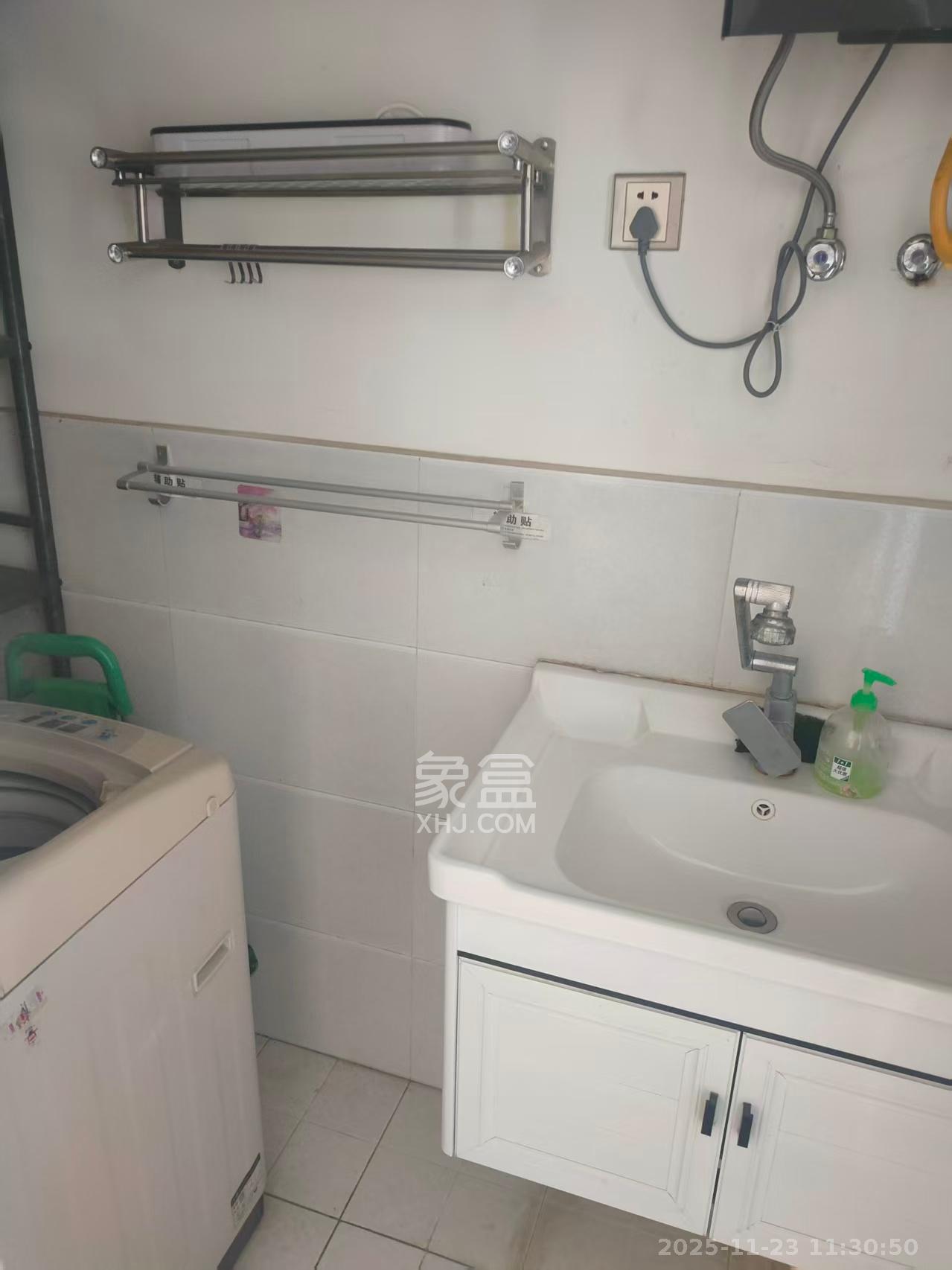 浩龙音乐界  3室2厅1卫    1500.0元/月