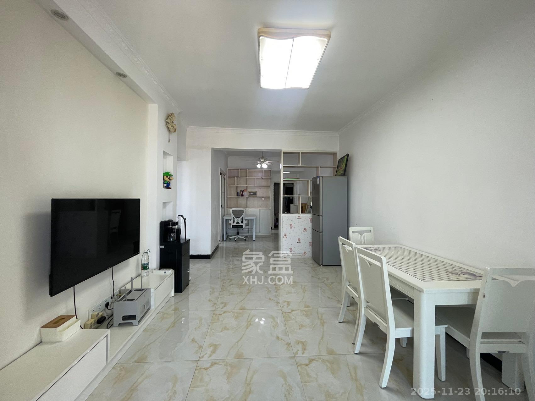 水岸世景  2室2厅1卫    1800.0元/月室内图