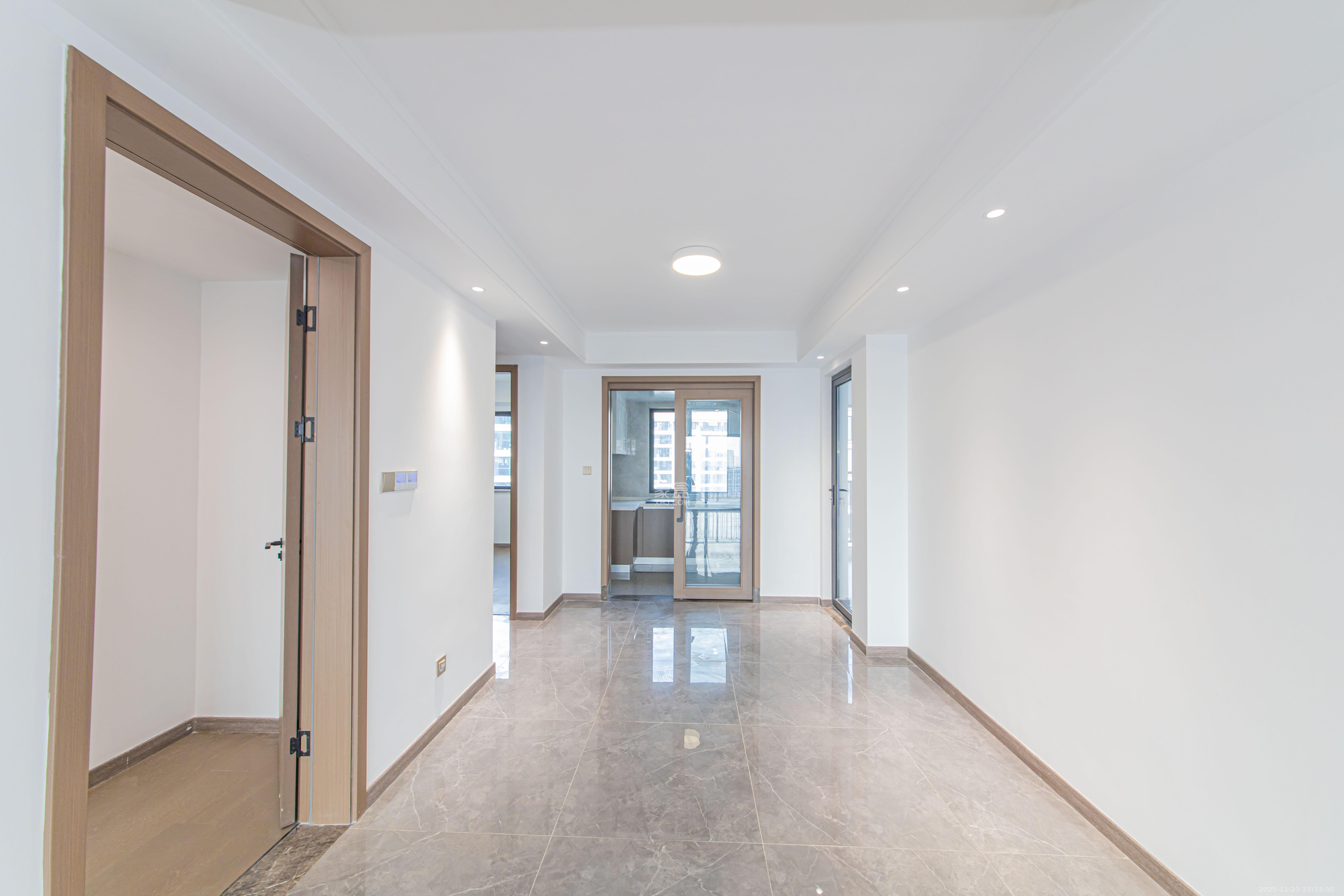 江悦和鸣 4室2厅2卫 229.0万 江悦和鸣 4室2厅2卫 229.0万客厅