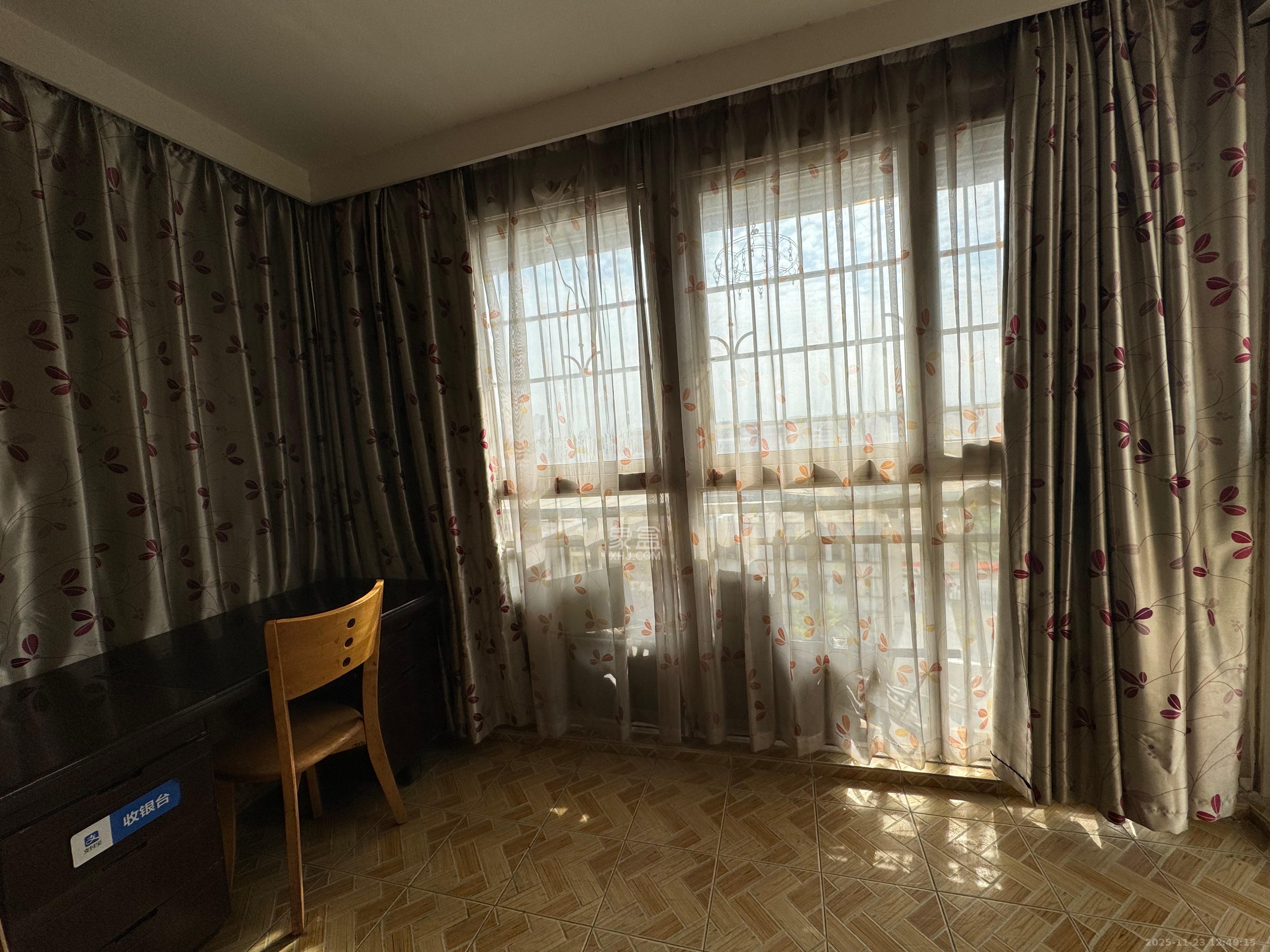 景环小区  4室2厅2卫    2200.0元/月室内图