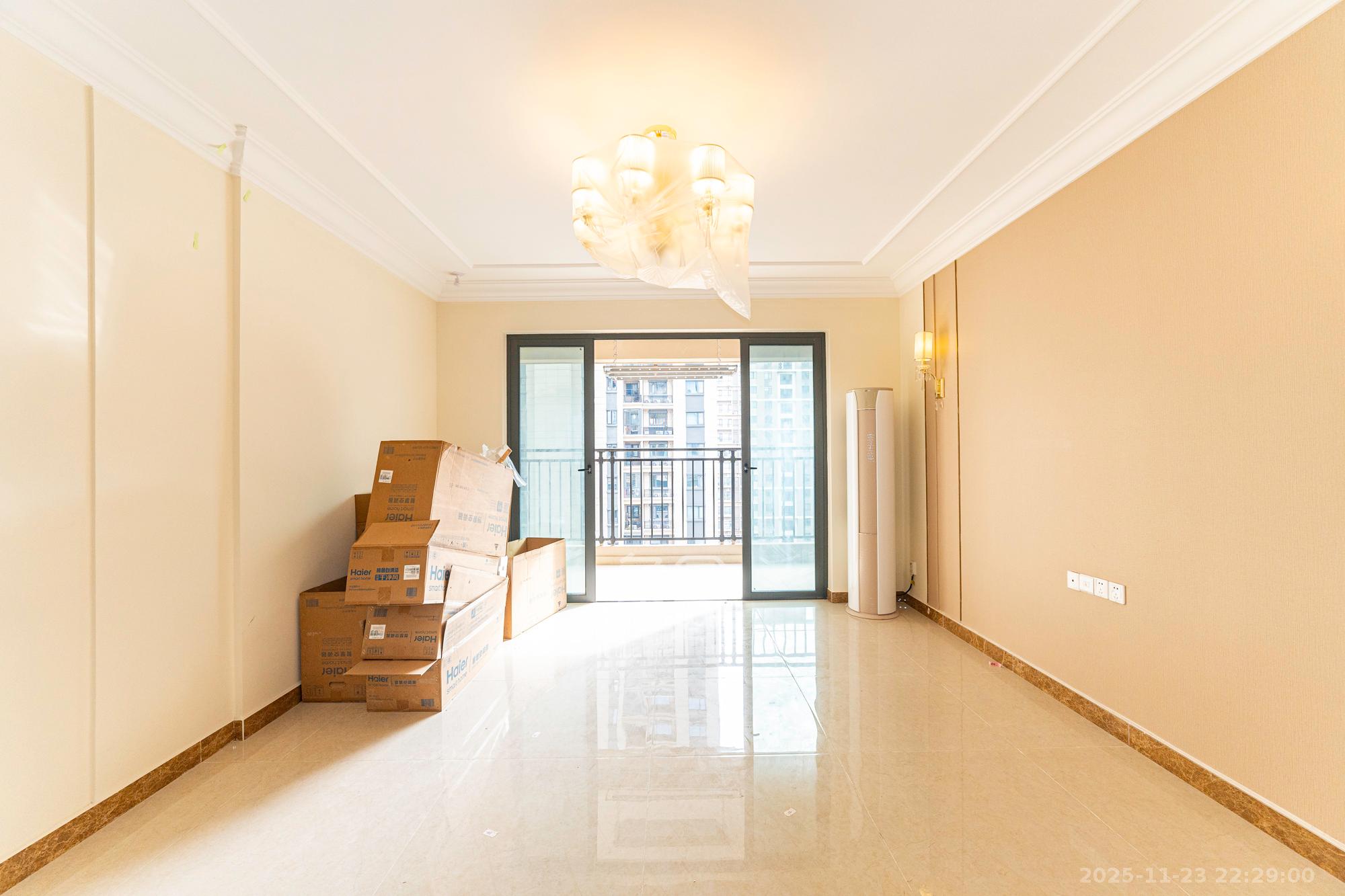 恒大雅苑 4室2厅2卫 150.0万 恒大雅苑 4室2厅2卫 150.0万客厅