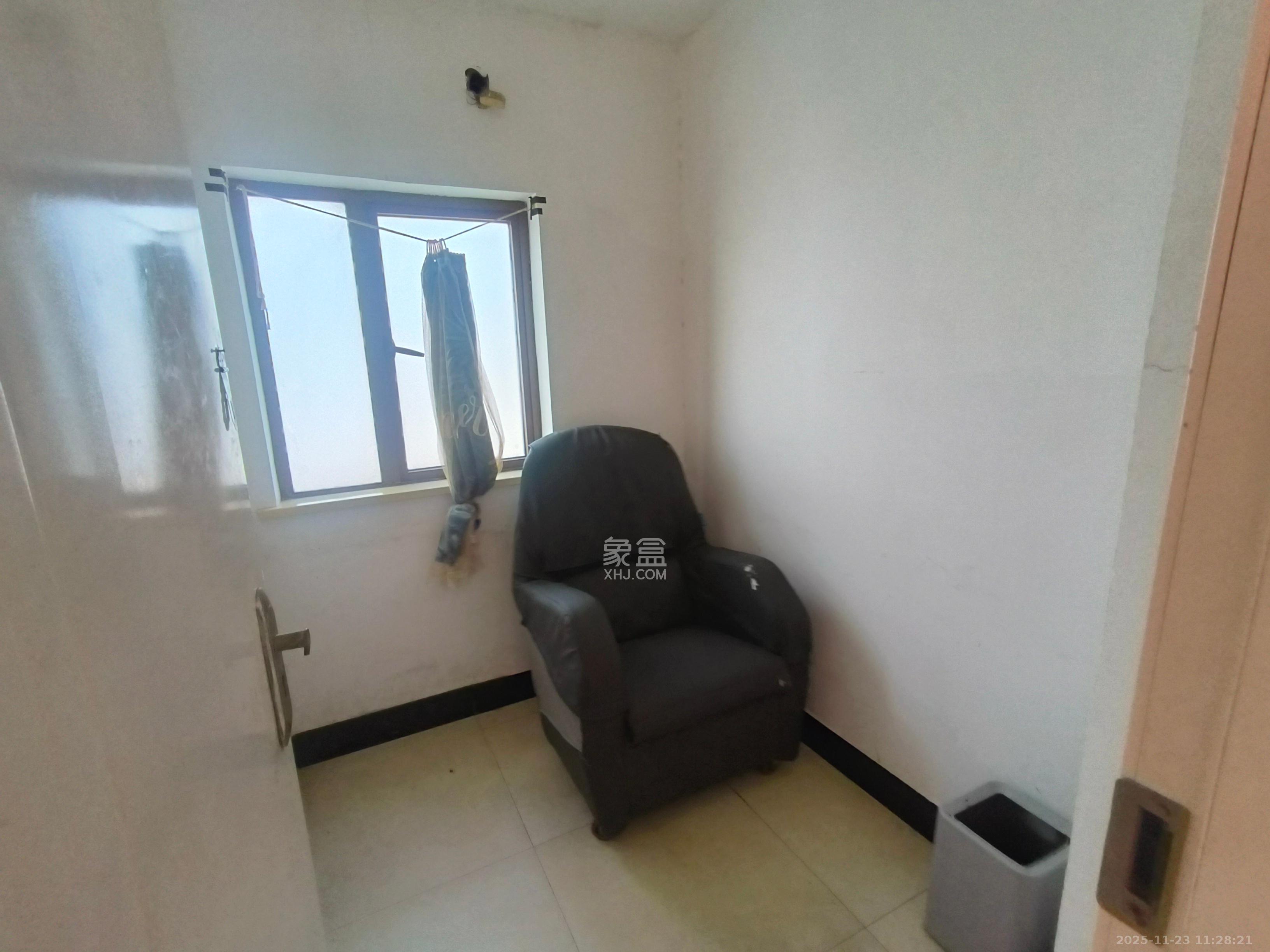 高信向日葵  3室2厅1卫    2500.0元/月室内图