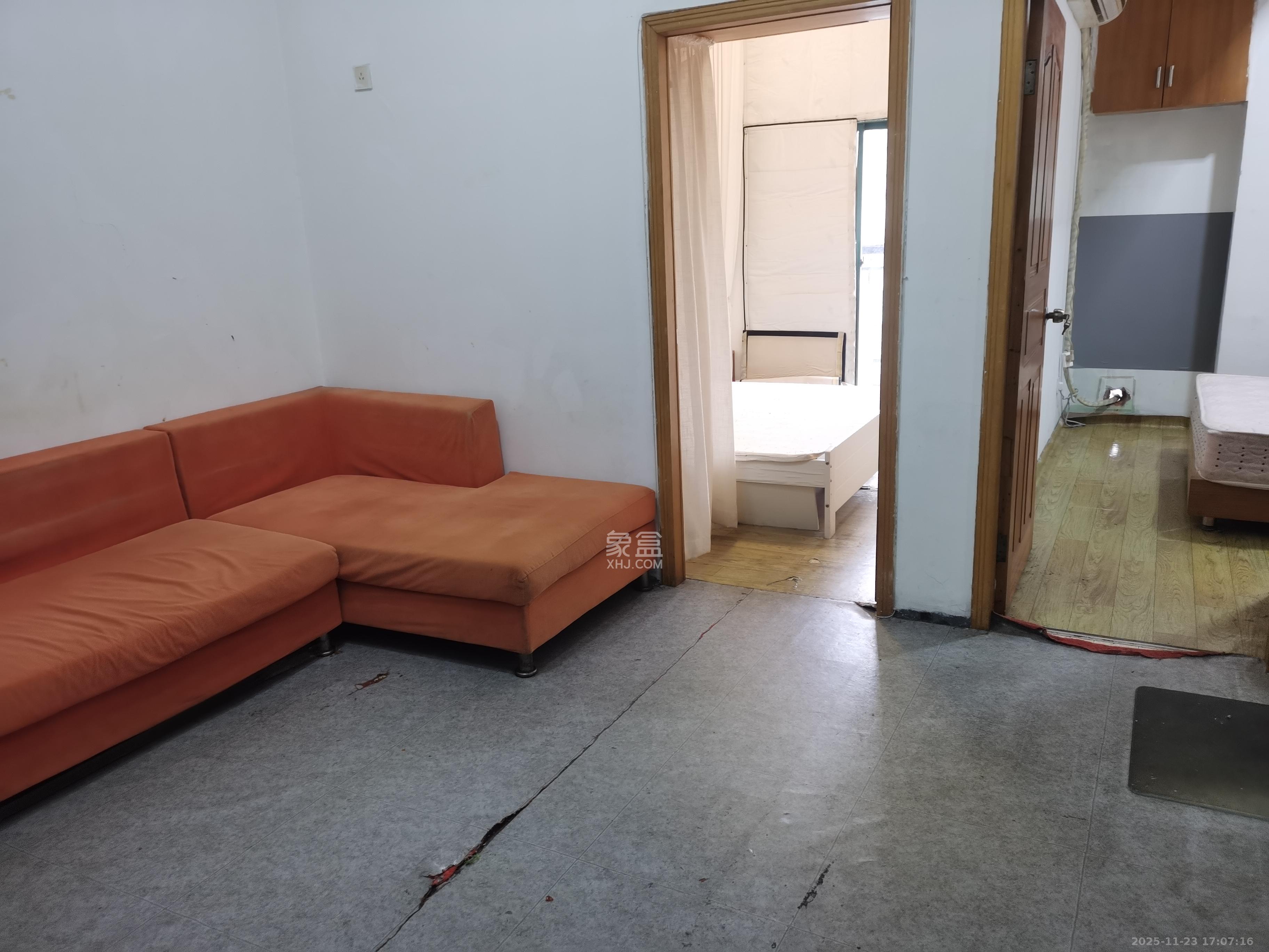 金帆江滨玫瑰园  2室1厅1卫    1300.0元/月