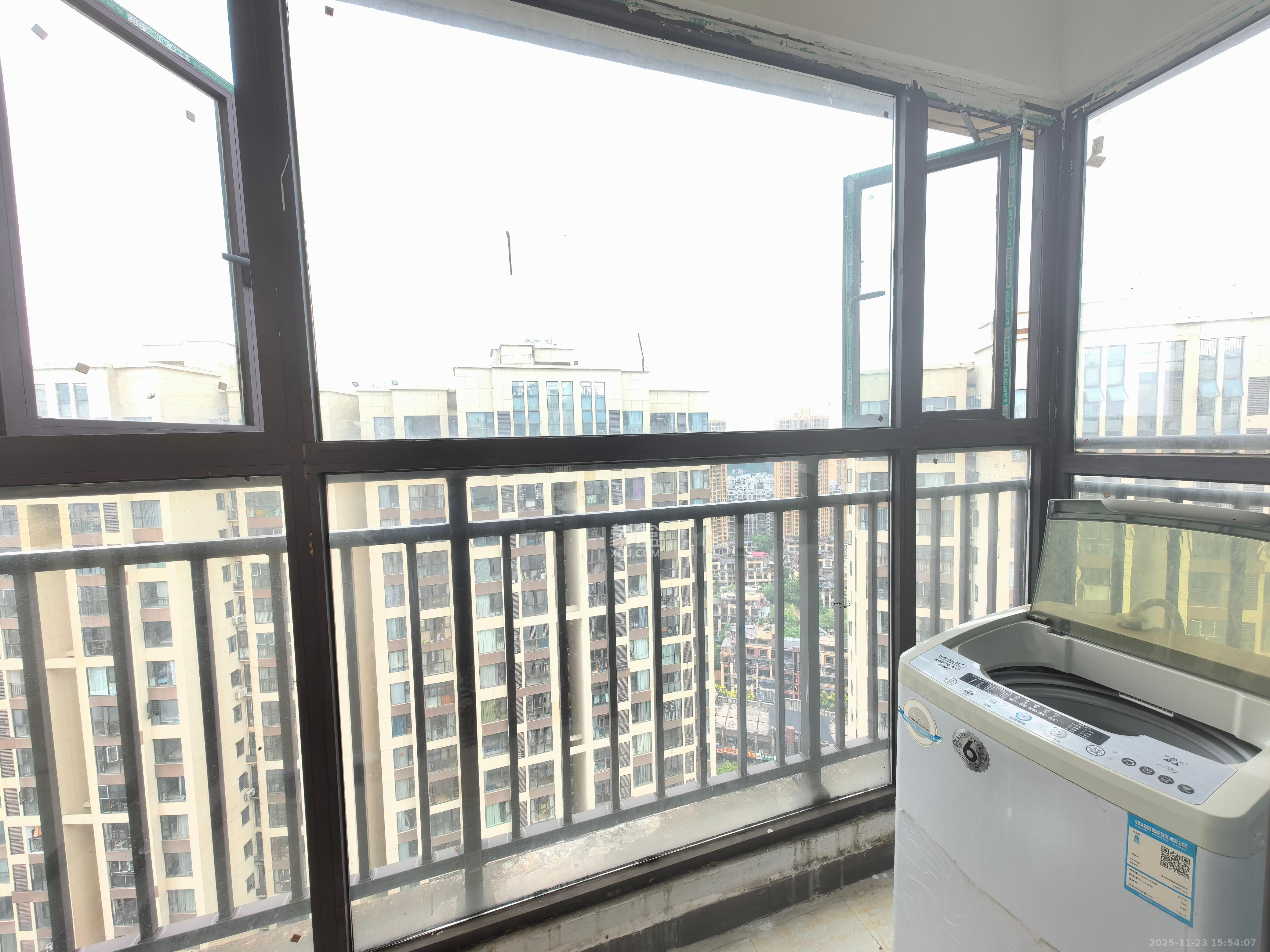 卓越蔚蓝城邦  4室2厅2卫    2300.0元/月室内图