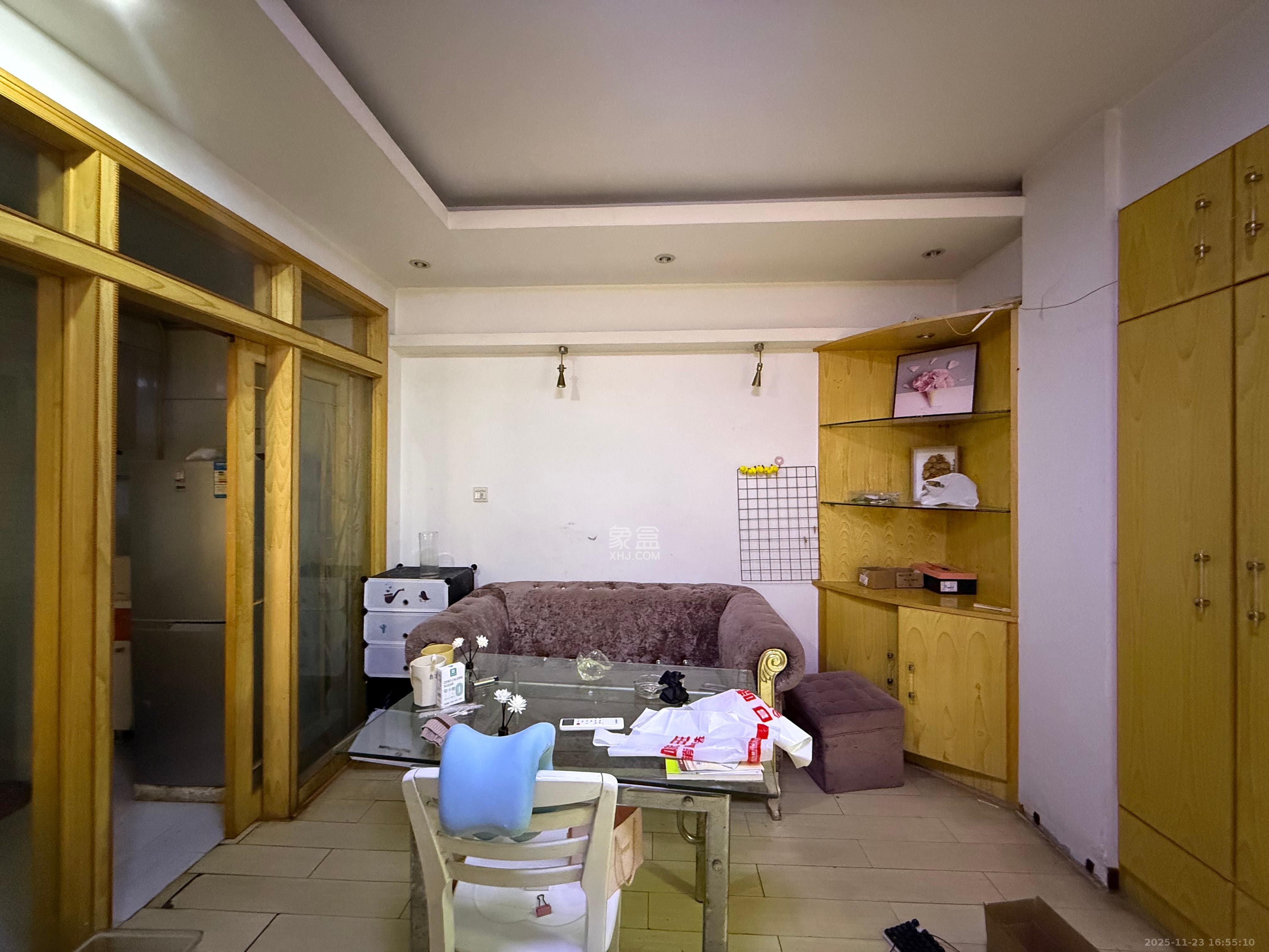 都市春天  1室1厅1卫    1700.0元/月室内图