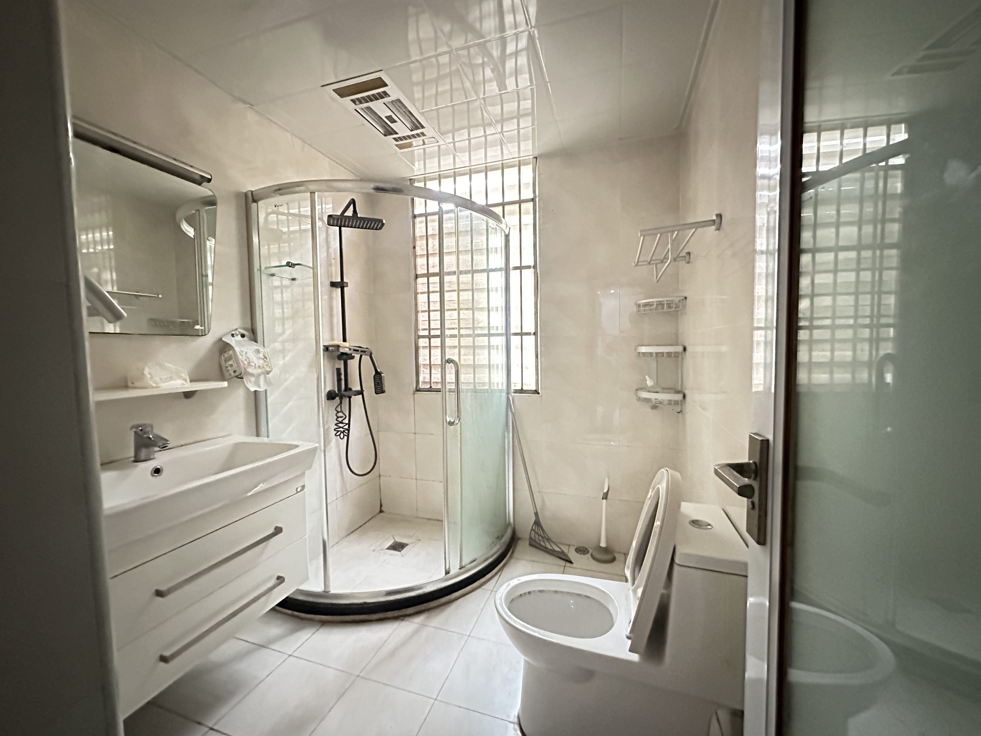 桔香鑫城  3室2厅2卫    2600.0元/月户型图