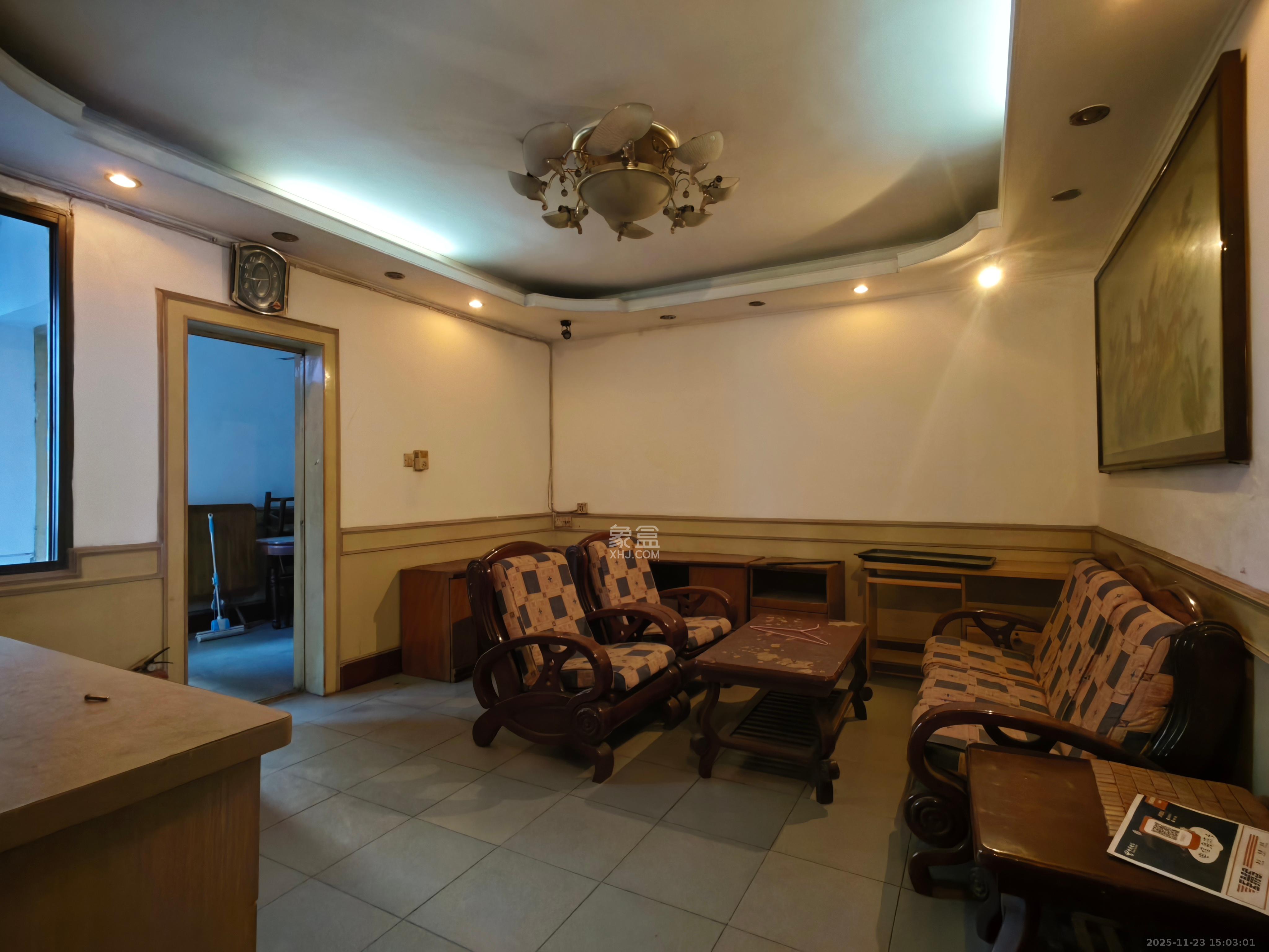 植物油宿舍  3室2厅1卫    2000.0元/月