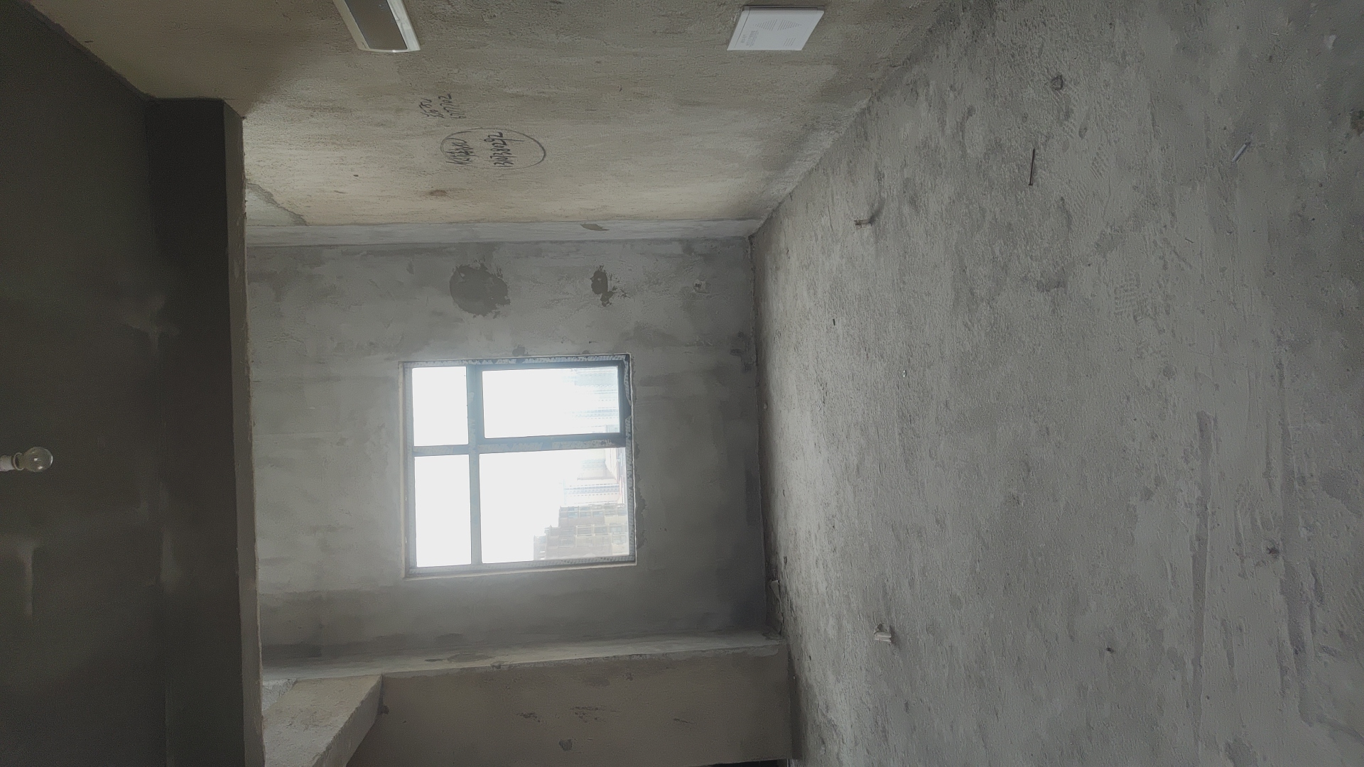 和泰家园 4室2厅2卫 100.0万 和泰家园 4室2厅2卫 100.0万客厅