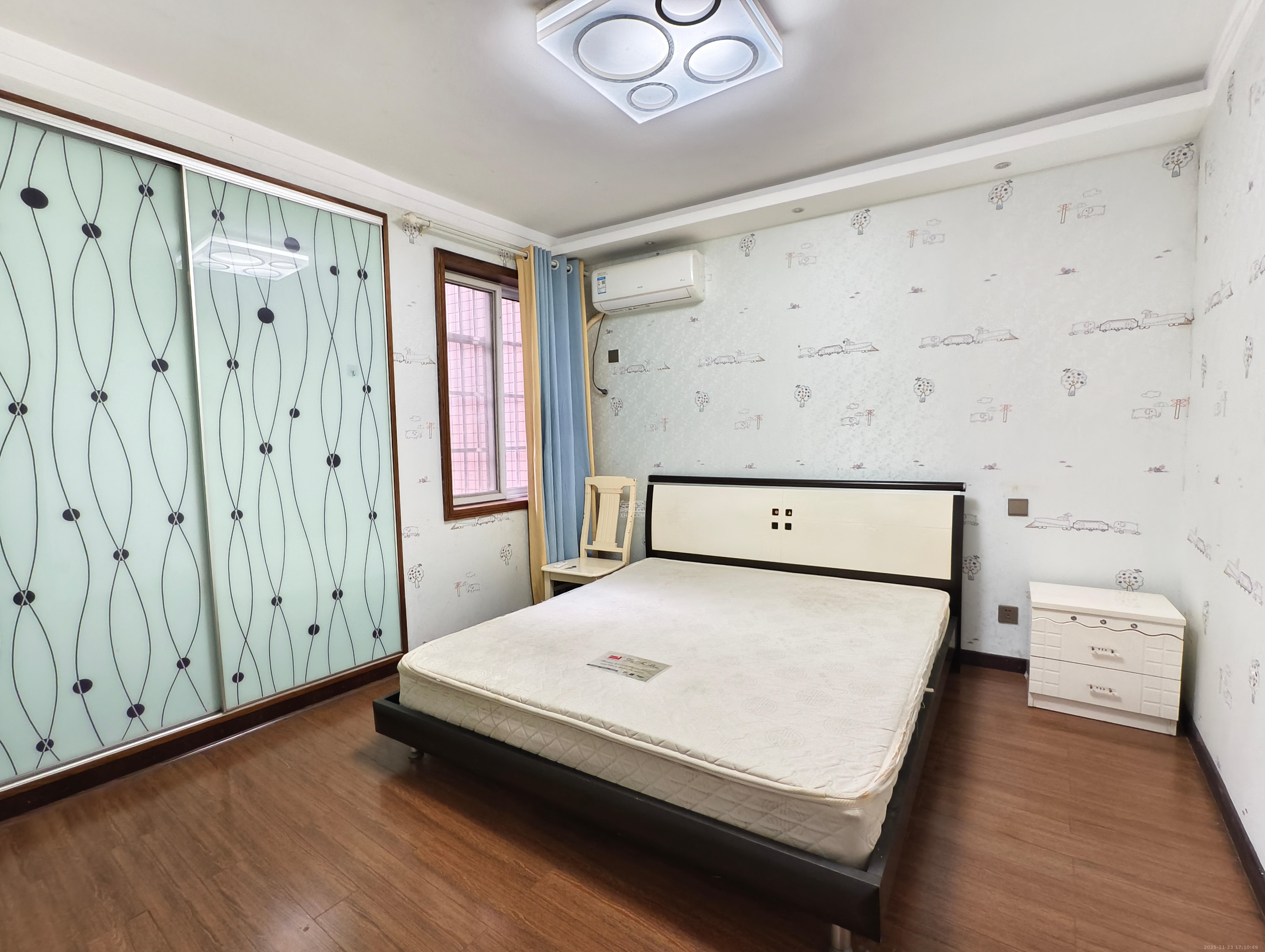 金色山庄  3室2厅2卫    3000.0元/月室内图