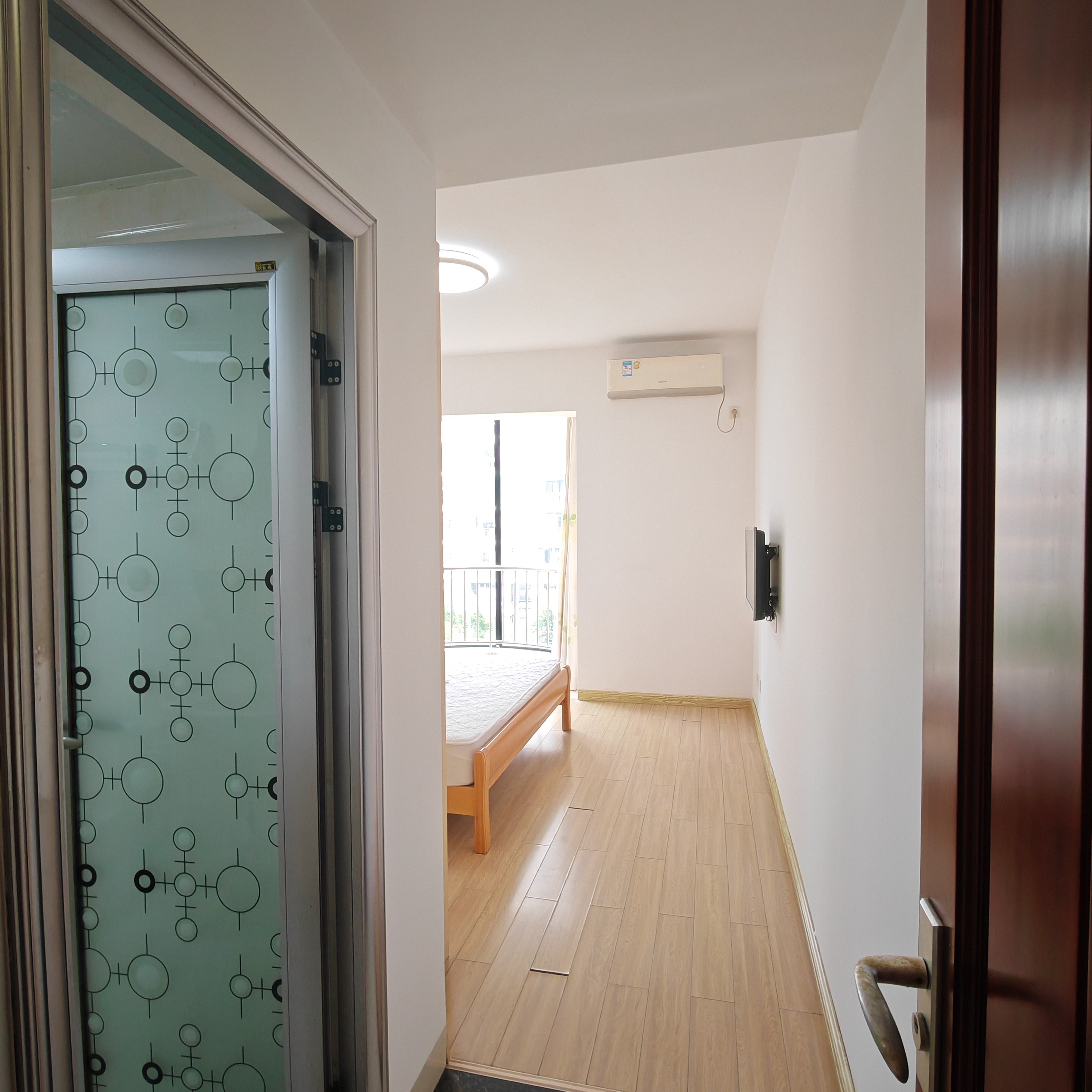 学苑公馆  3室2厅2卫    160.0万客厅